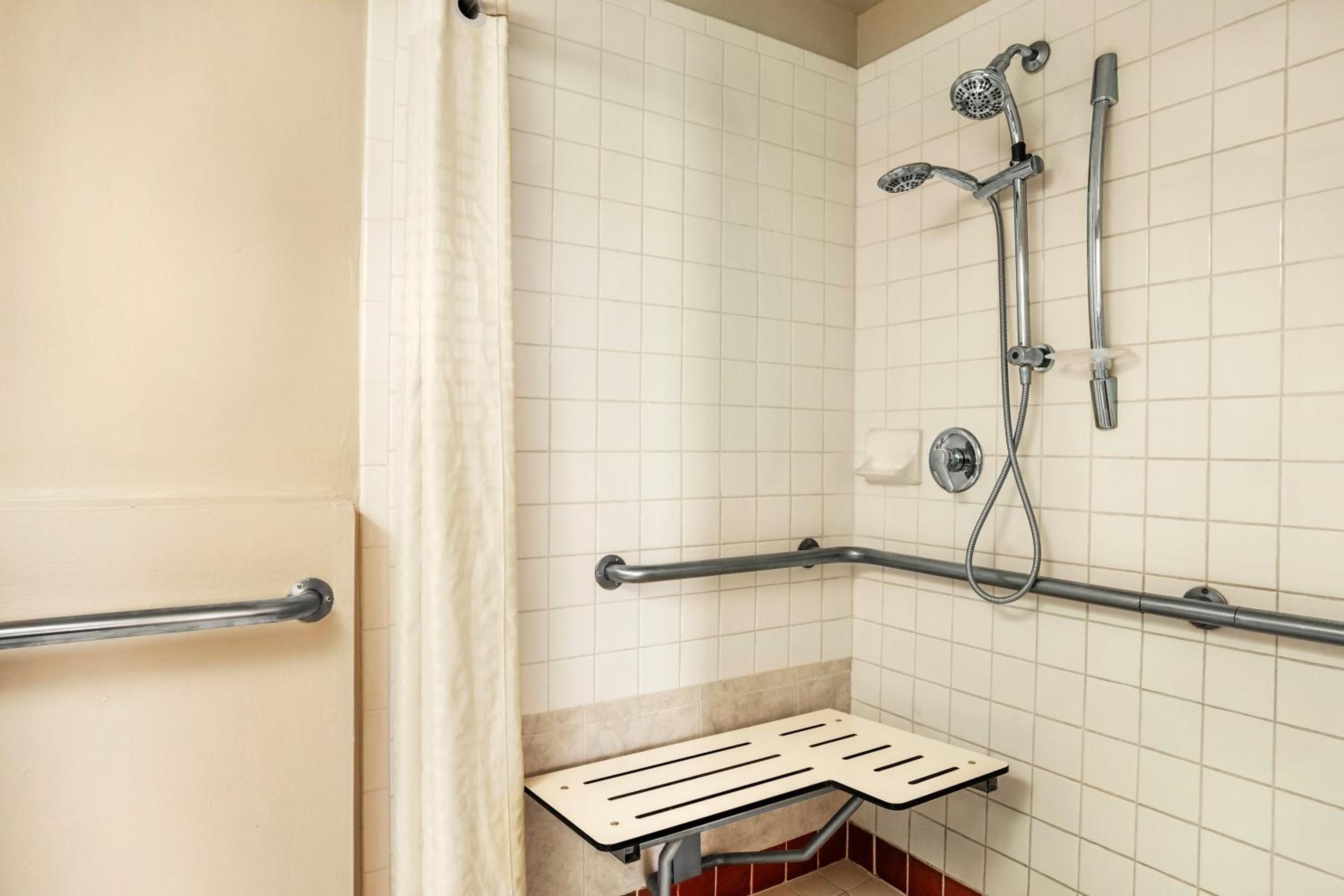 Deluxe Double Room - Disability Access/Non-Smoking - Photo 2