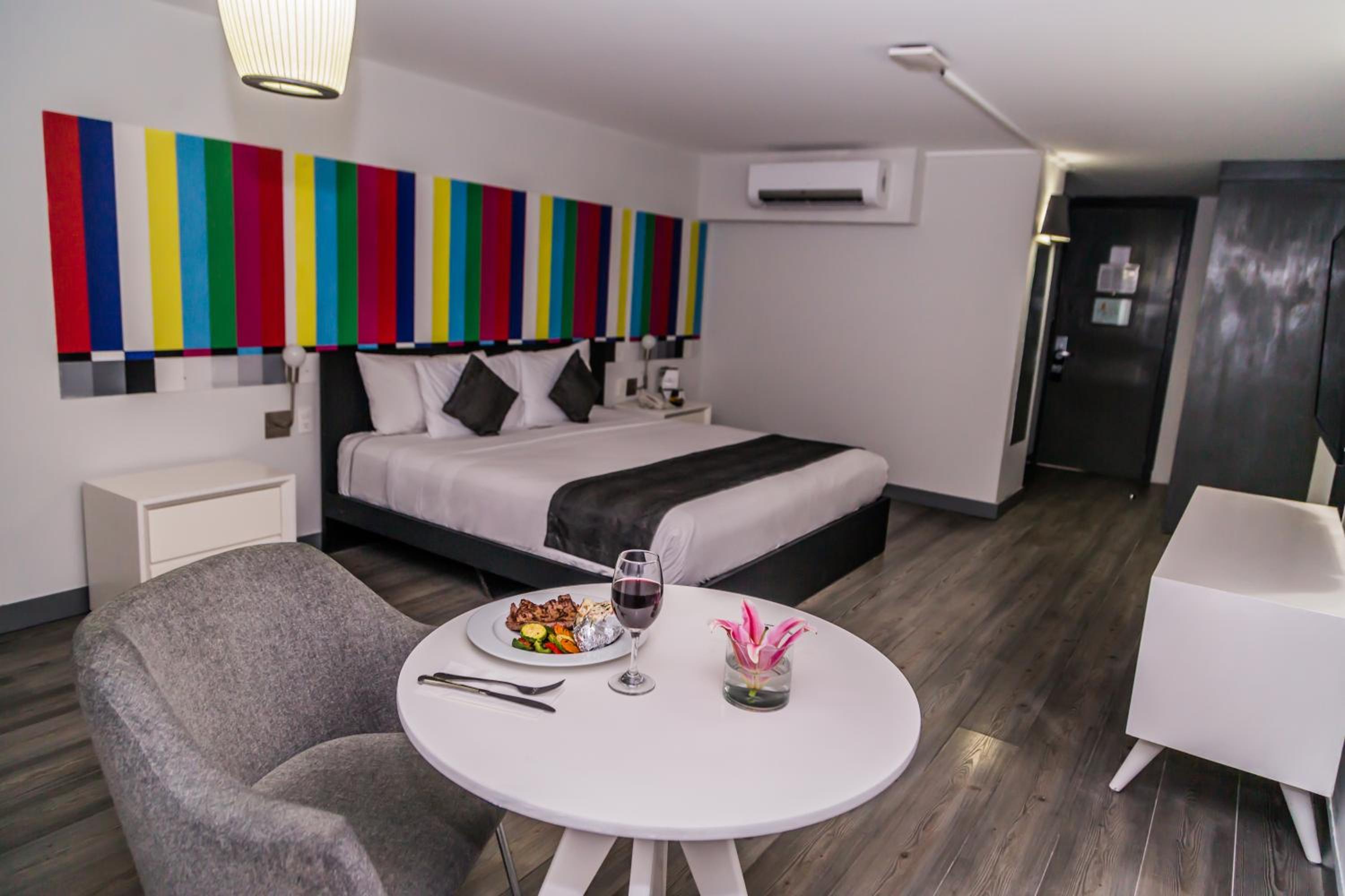 Deluxe King Room - Photo 5
