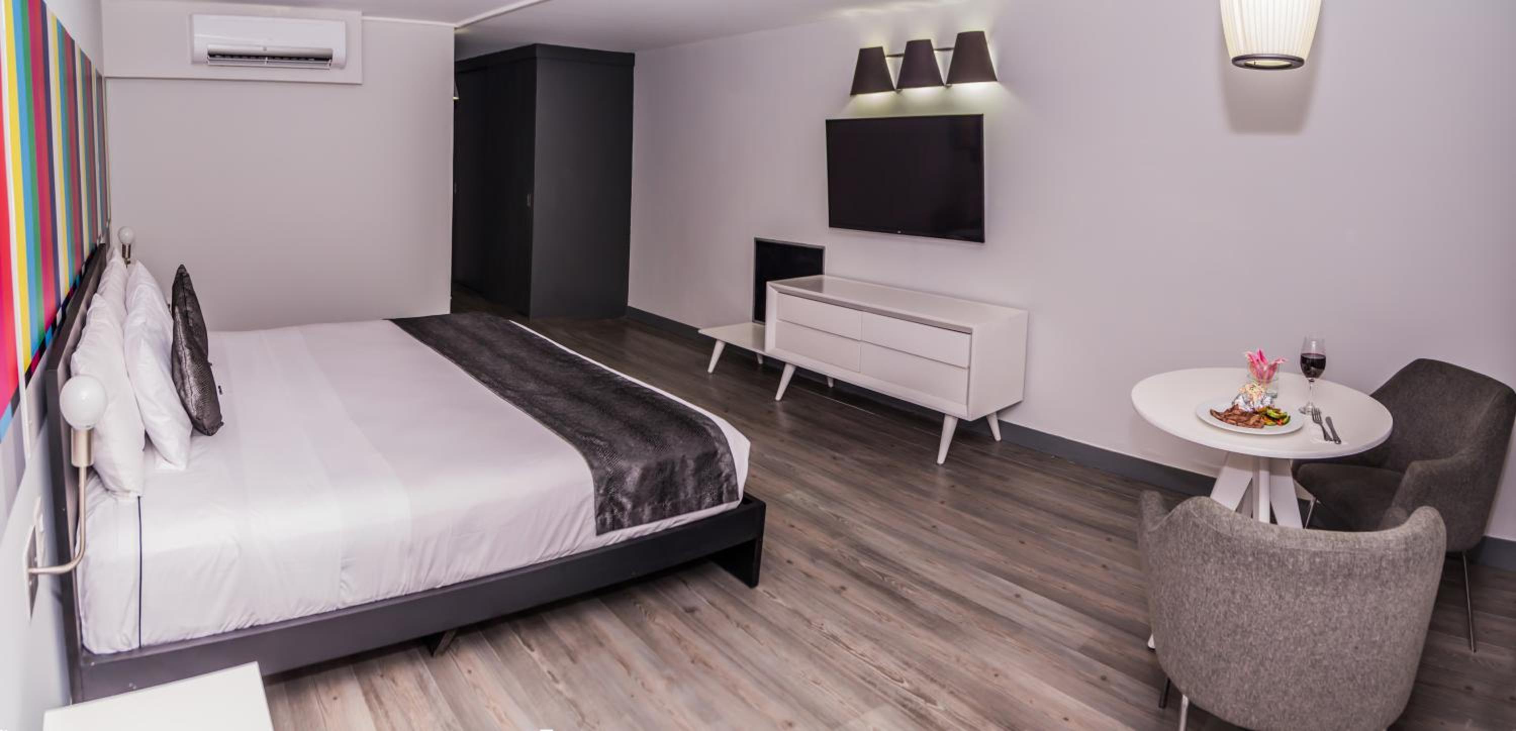 Deluxe King Room - Photo 6