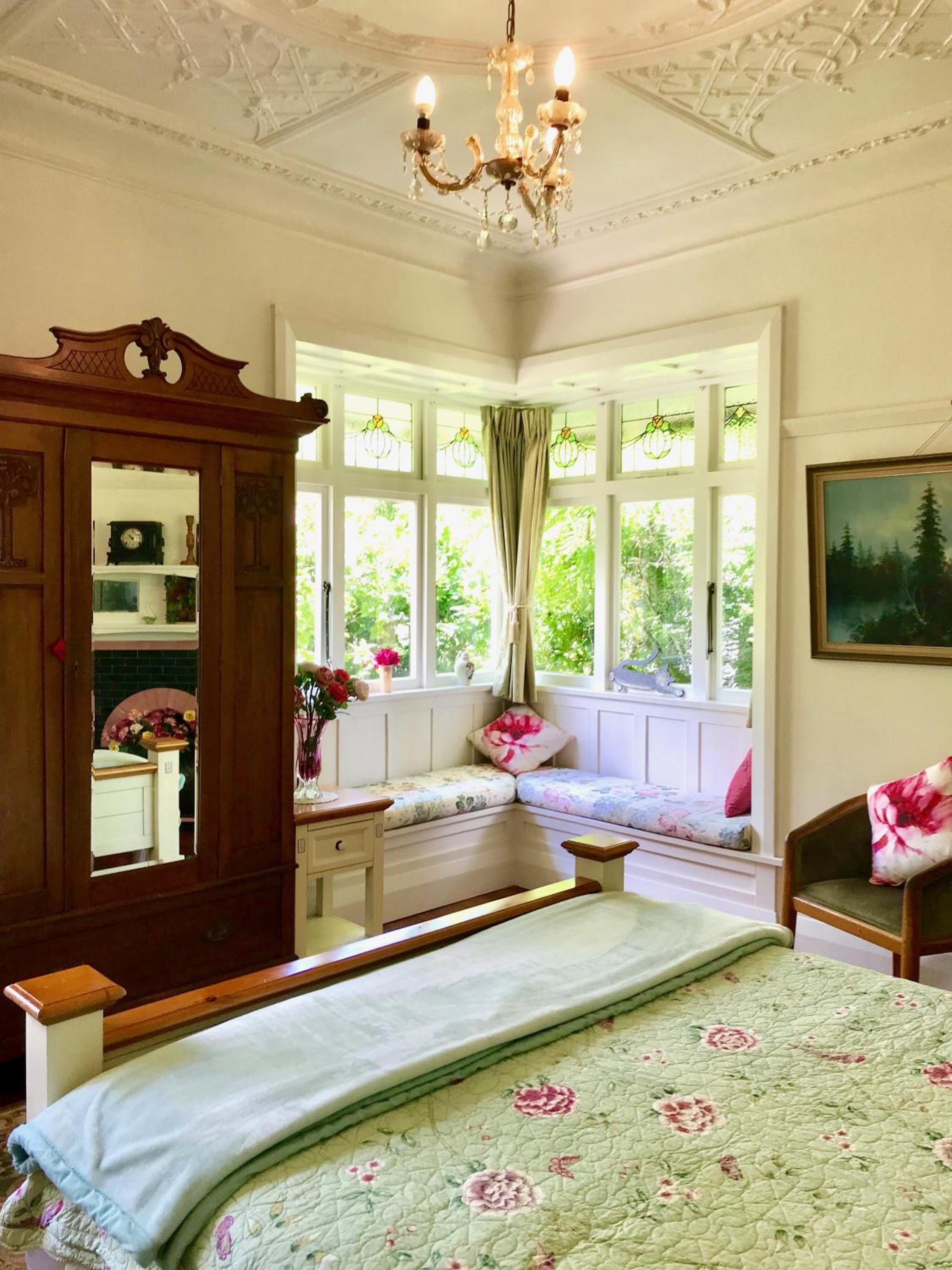 Deluxe Queen Room - Photo 9