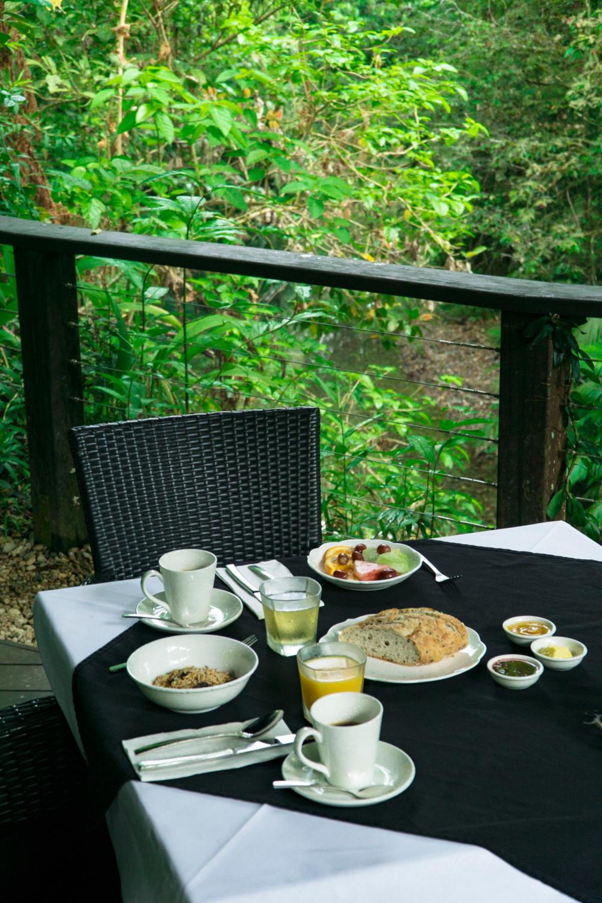 Queen Cabin with Rainforest View - Photo 2