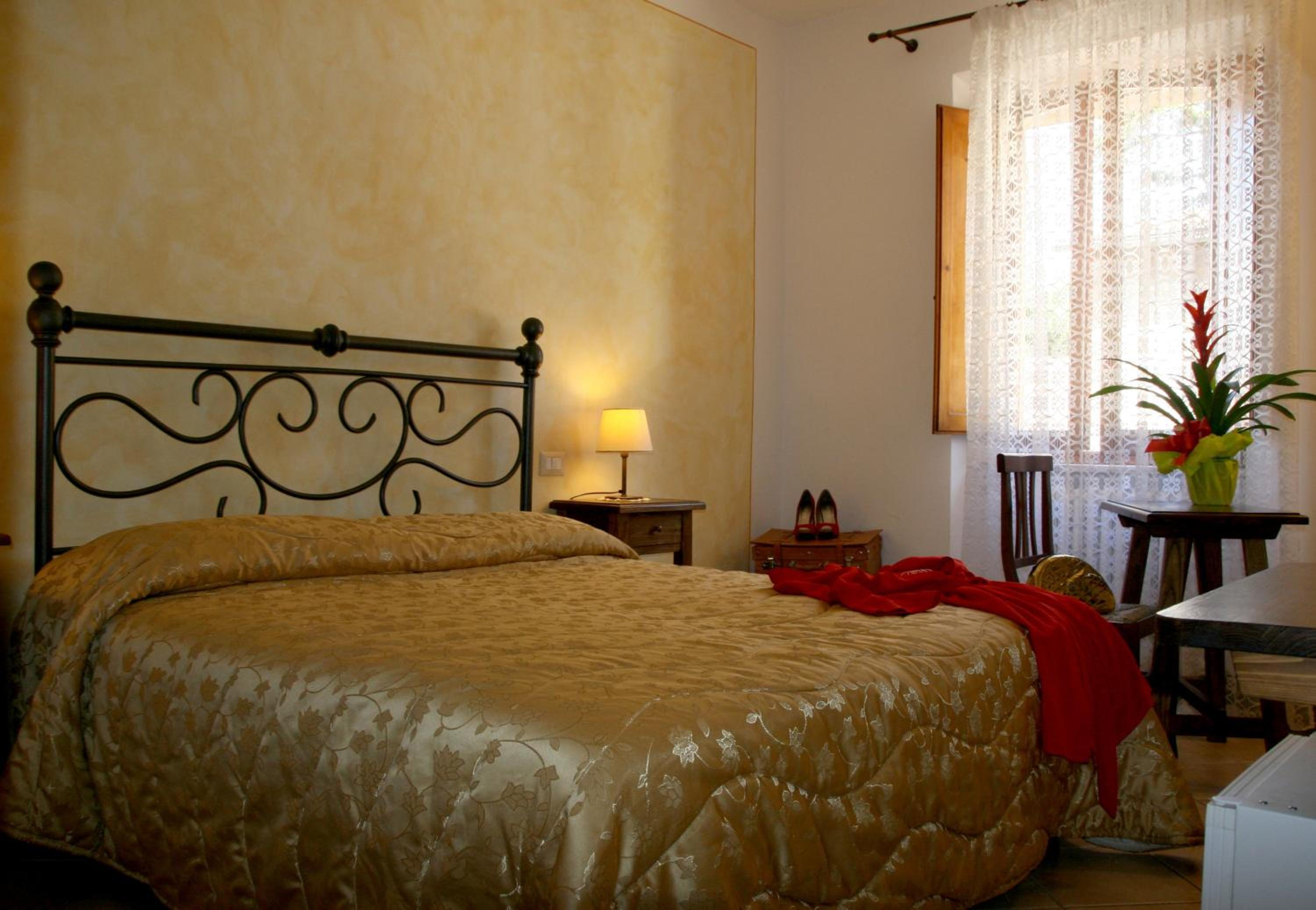 Two-Bedroom Apartment - Historical Center (4 Adults) photo 3