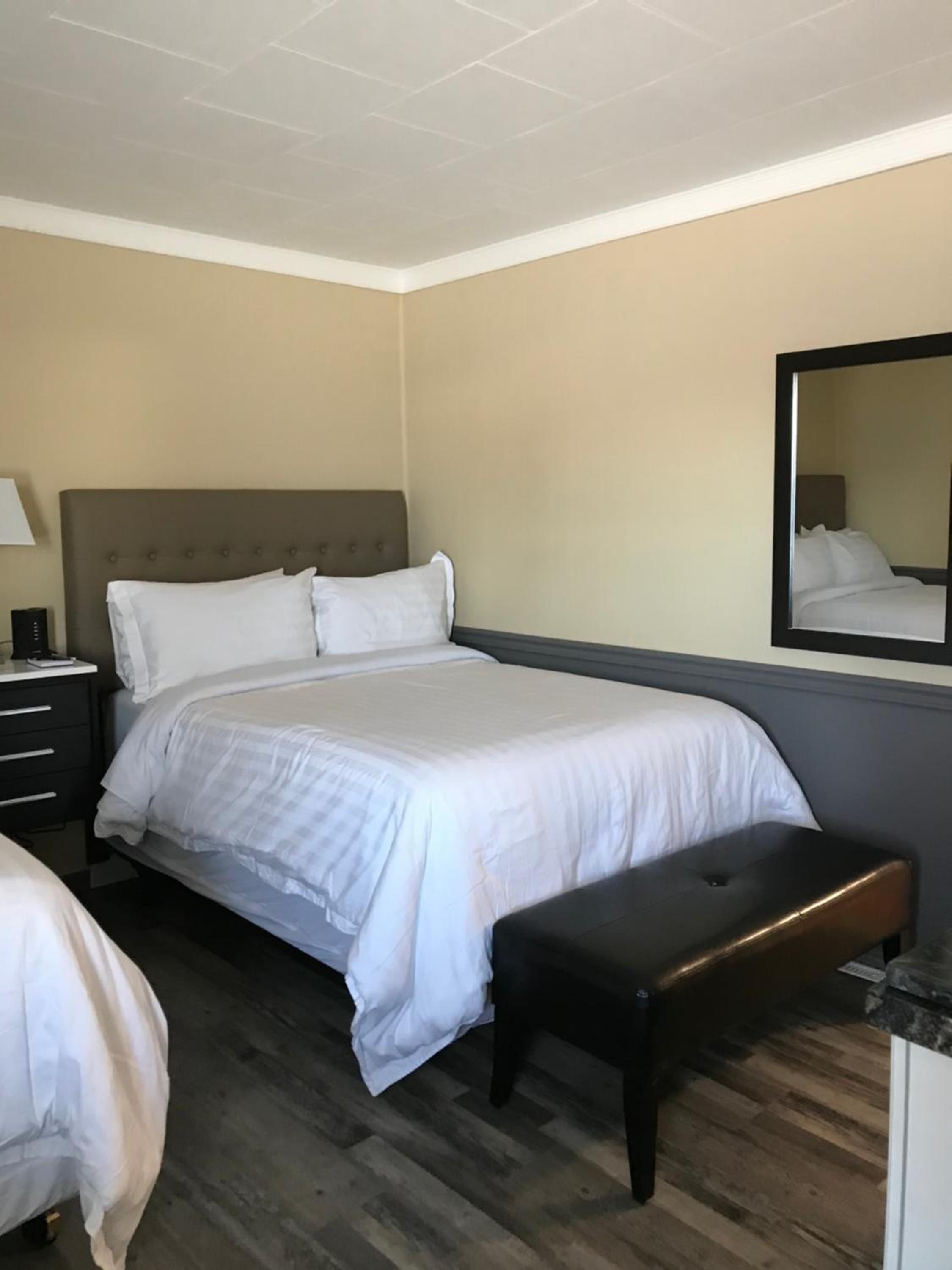 Deluxe Queen Room With Two Queen Beds photo 2