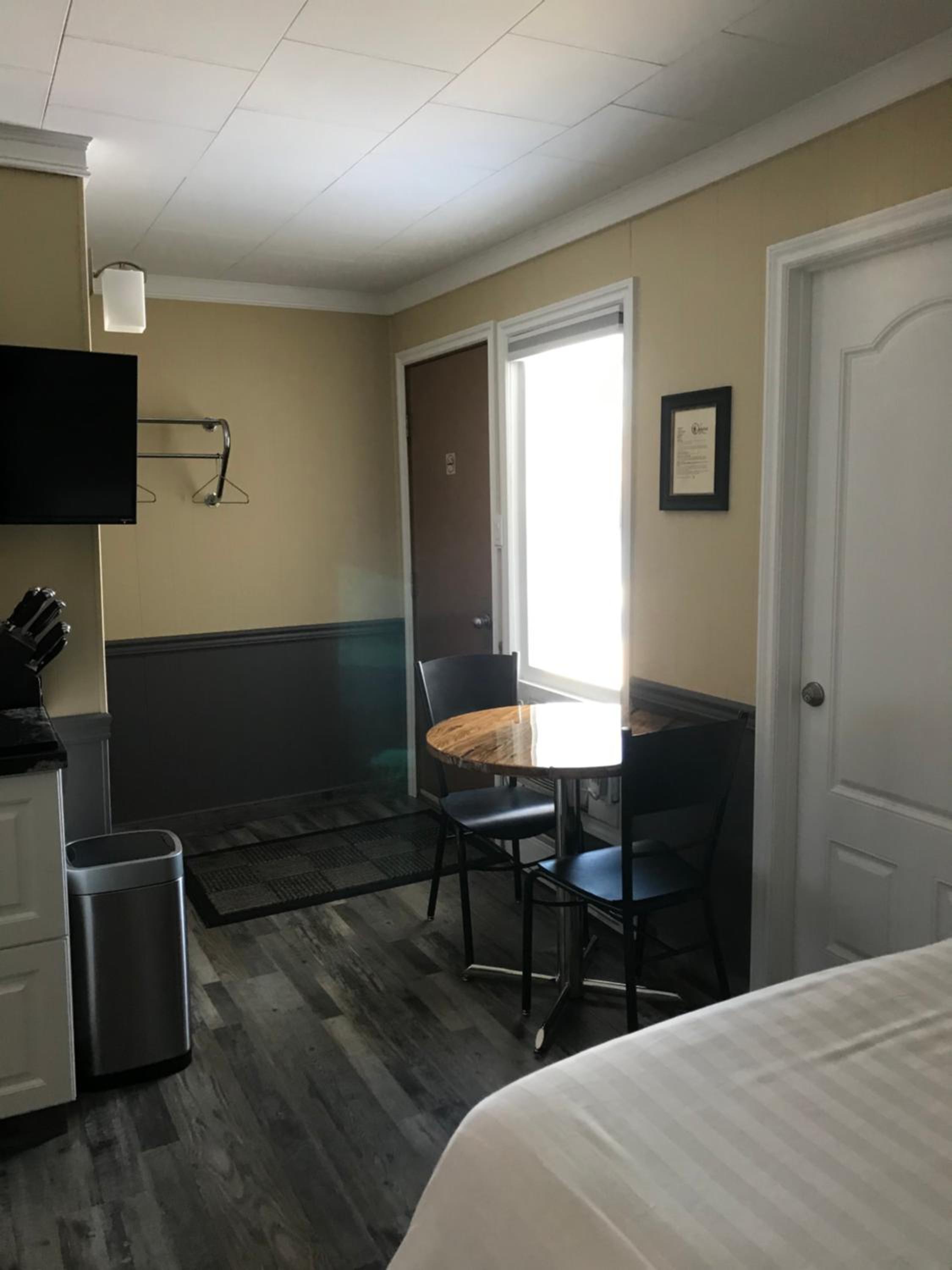 Deluxe Queen Room With Two Queen Beds photo 3