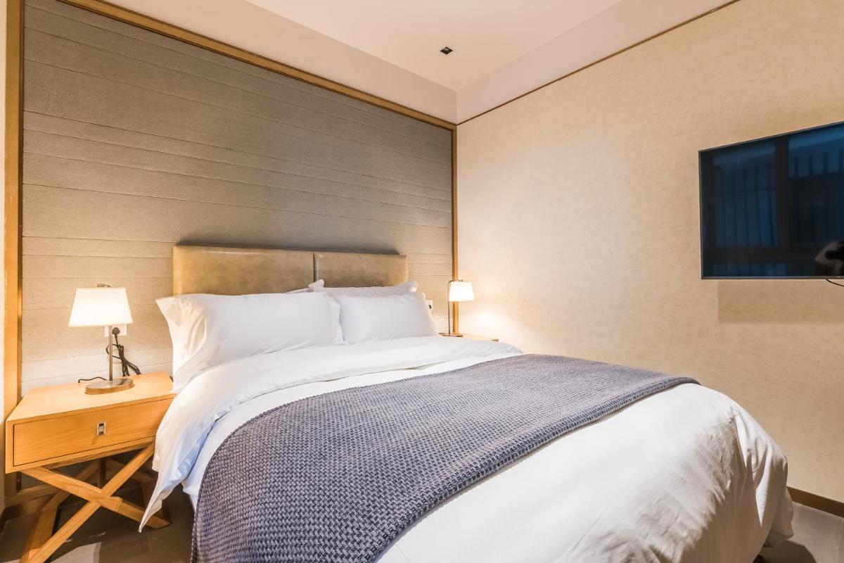 Deluxe Two-Bedroom Suite with Sea View photo 3