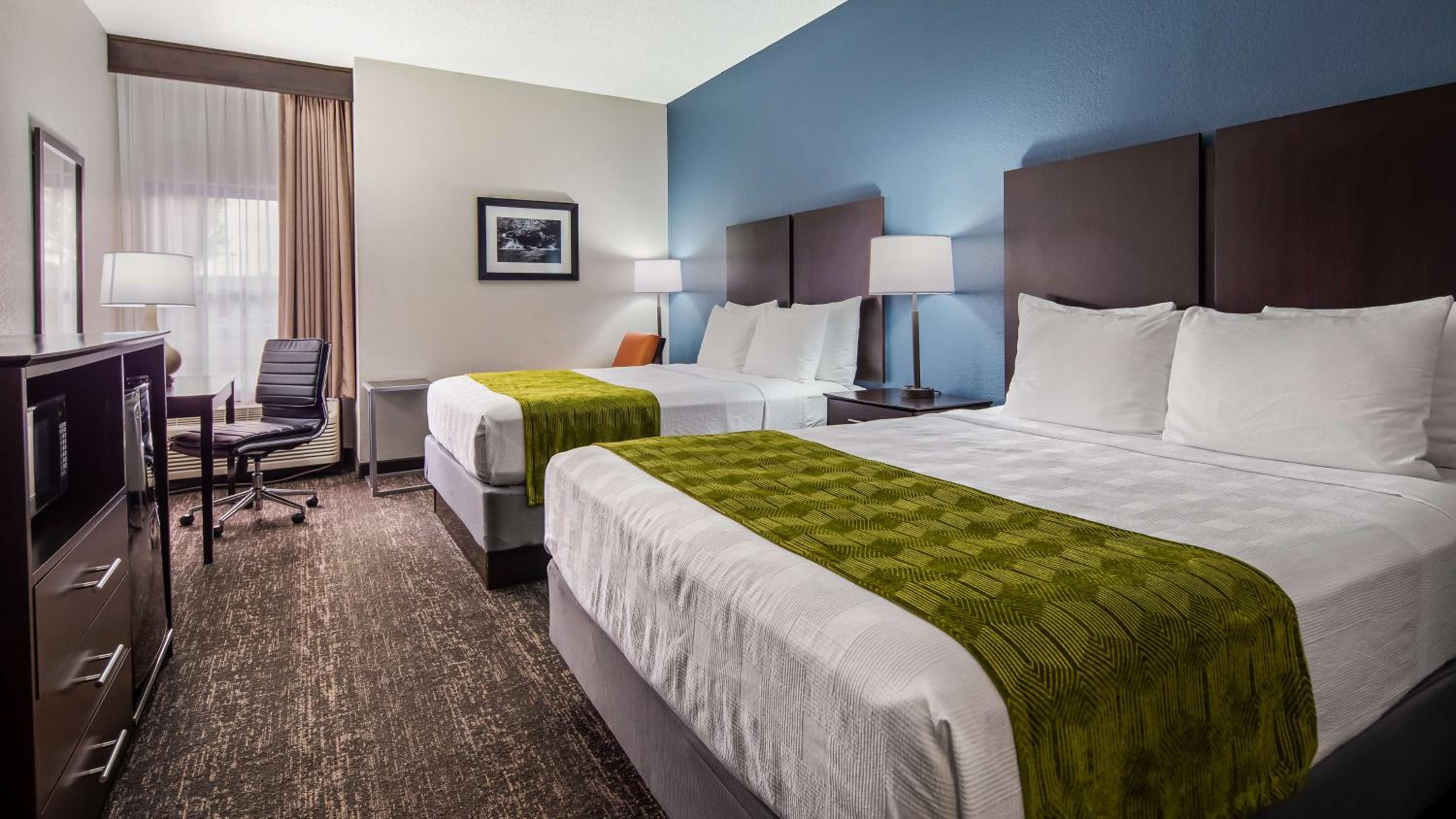 Queen Room with Two Queen Beds - Pet Friendly/Non-Smoking - Photo 1
