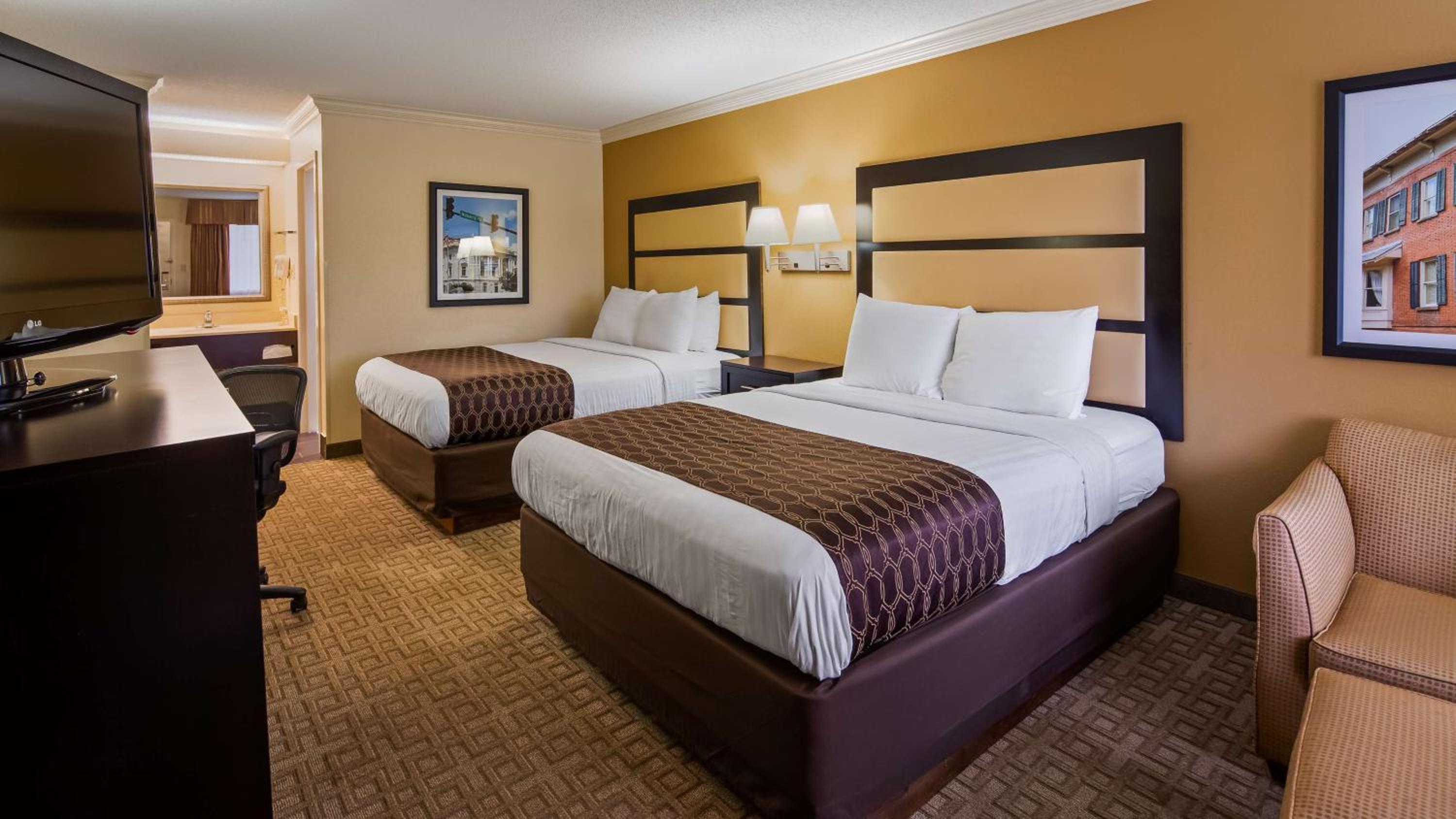 Queen Room with Two Queen Beds - Smoking - Photo 1