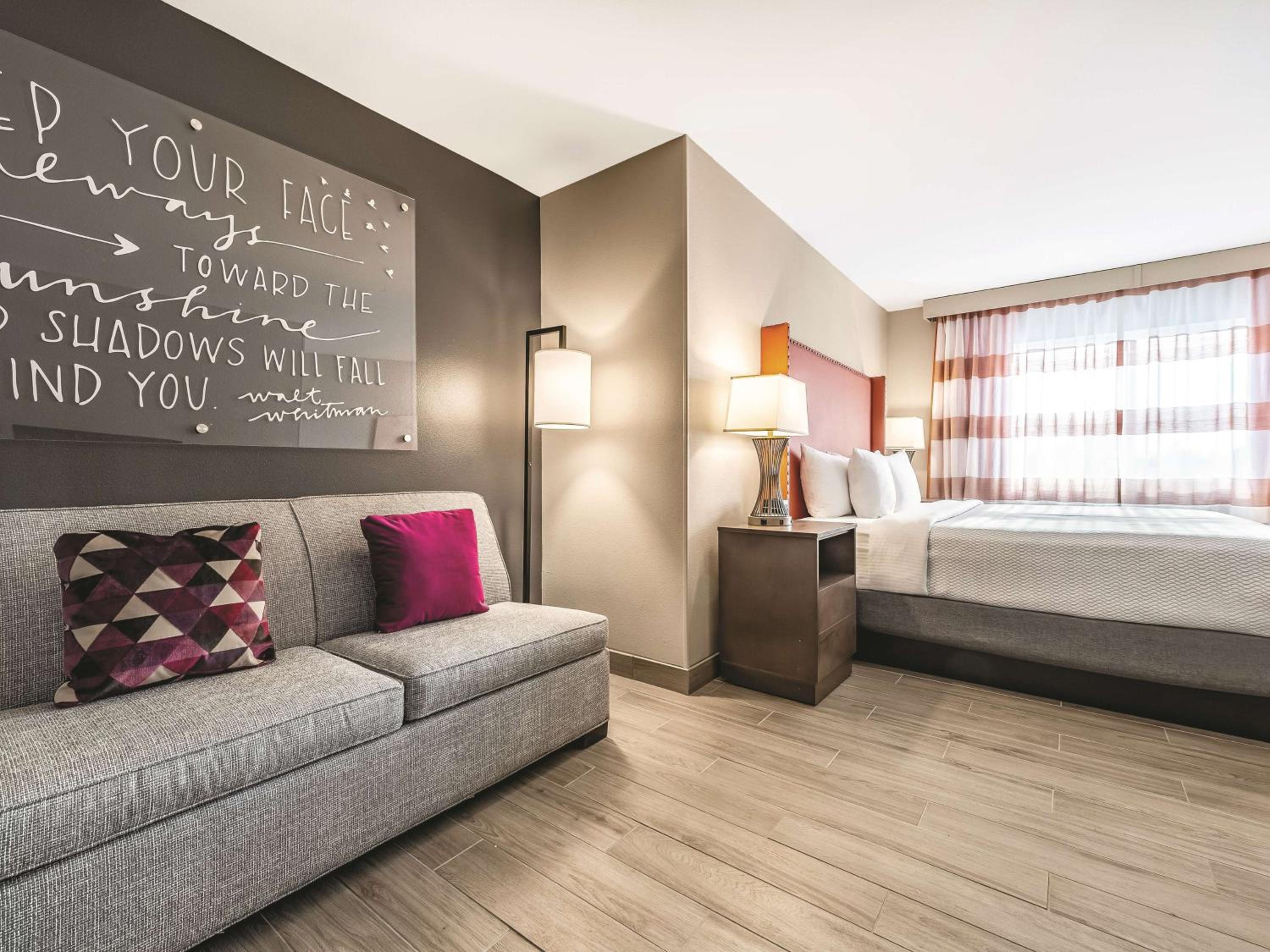 Executive King Room with Sofa Bed - Photo 1