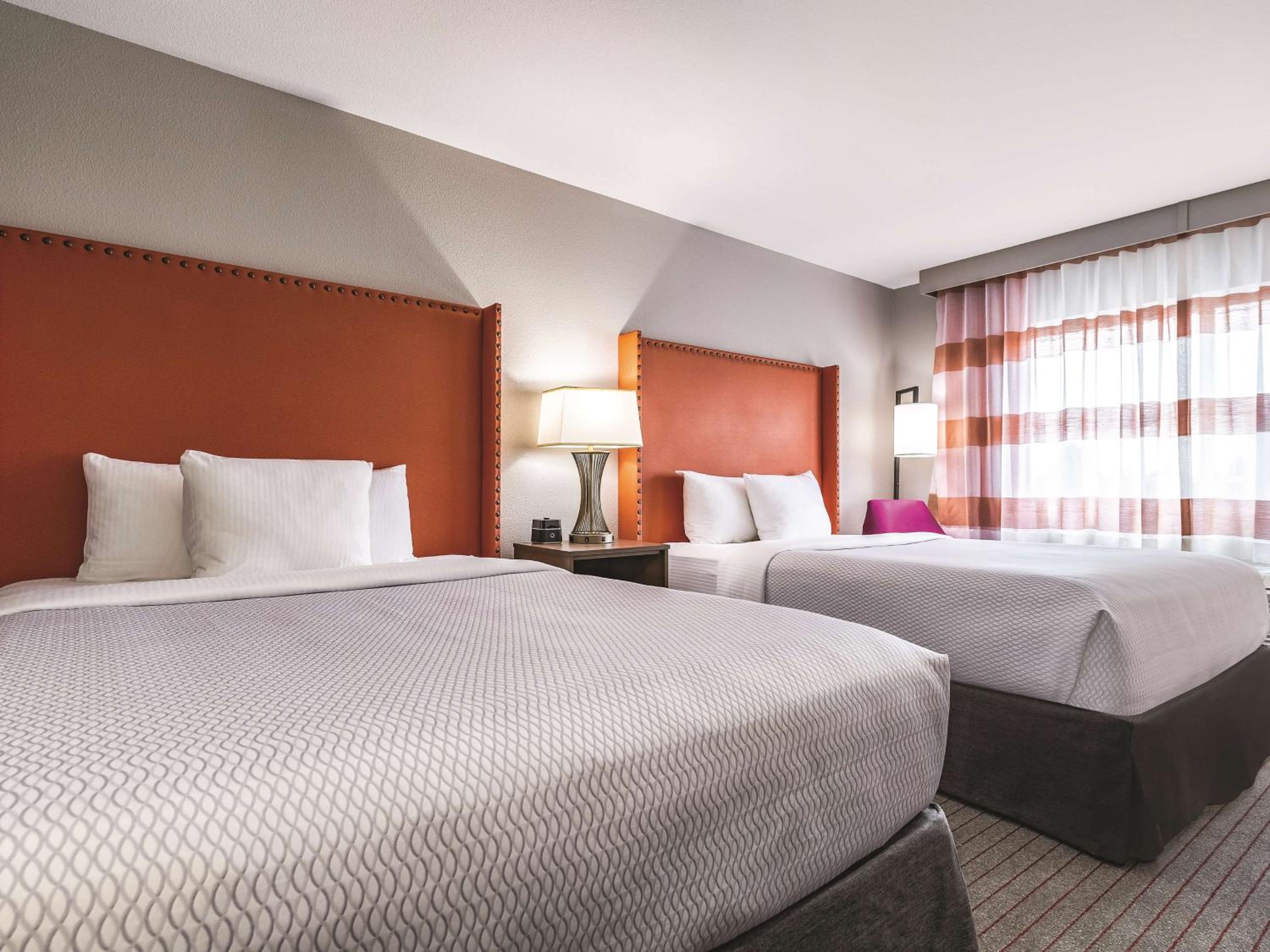 Queen Room with Two Queen Beds - Disability Access - Photo 5