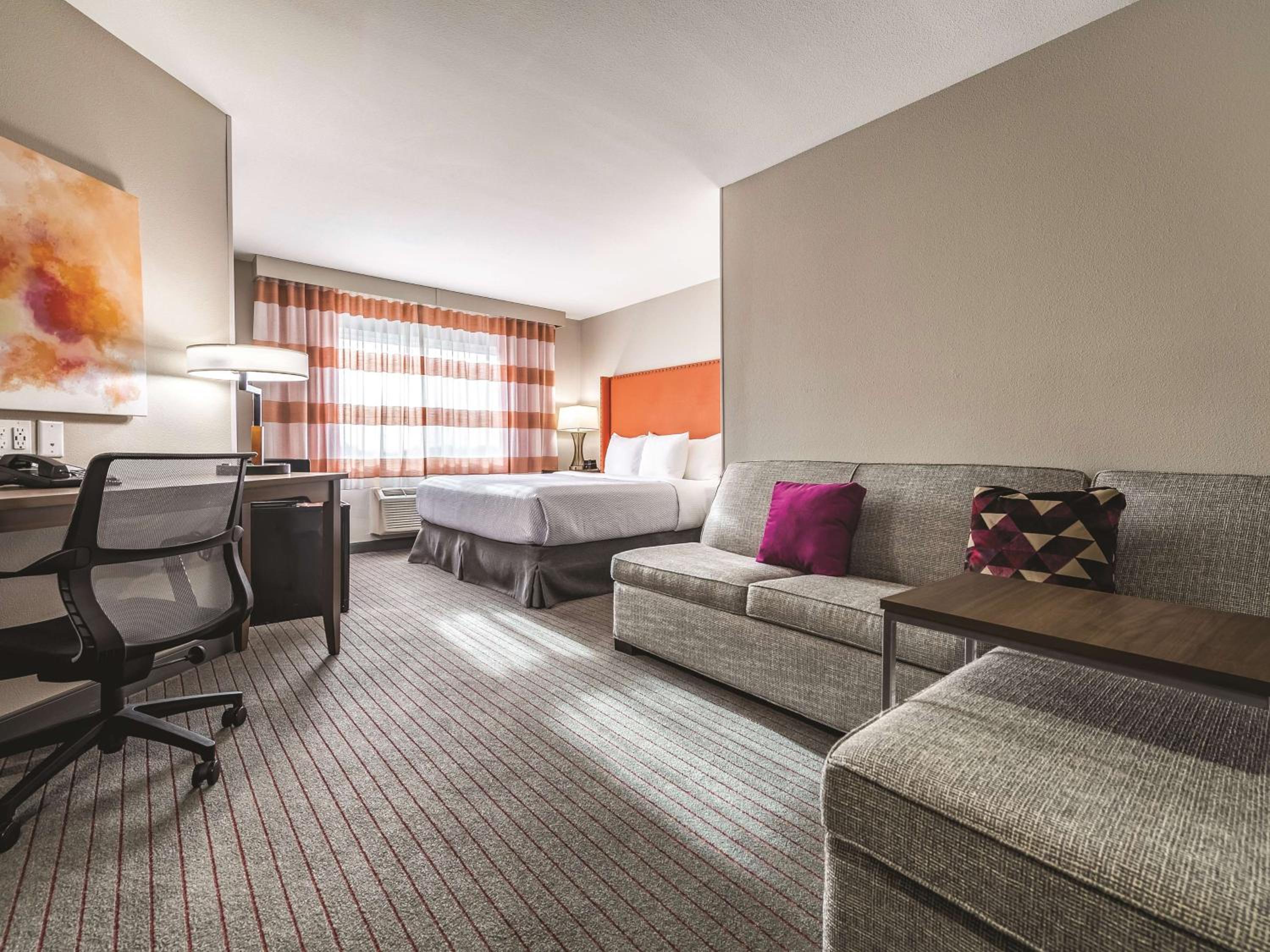 Executive King Room - Mobility Access/Non-Smoking - Photo 4