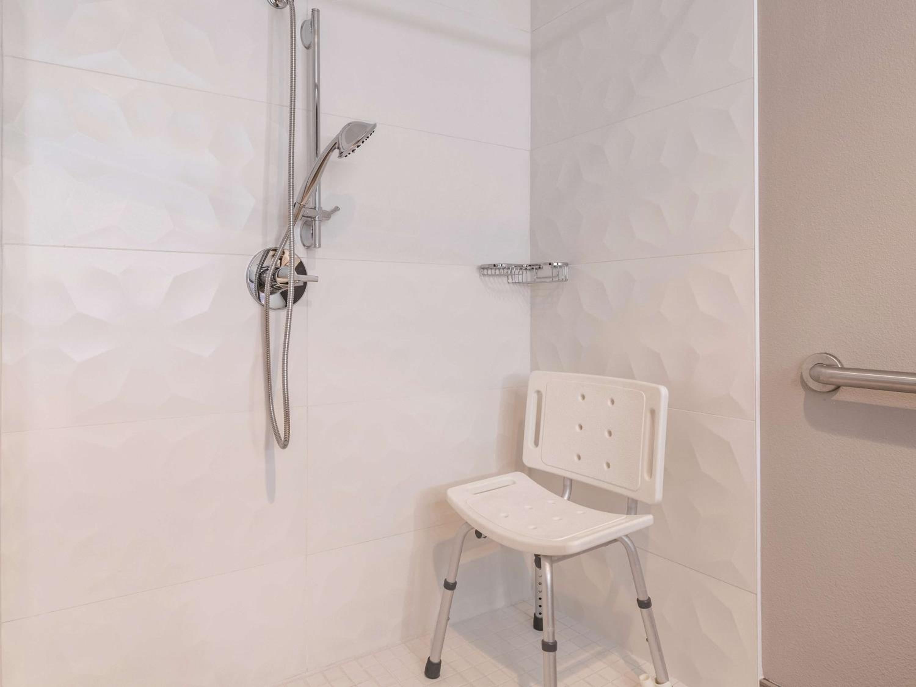 Executive King Room - Mobility Access/Non-Smoking - Photo 8