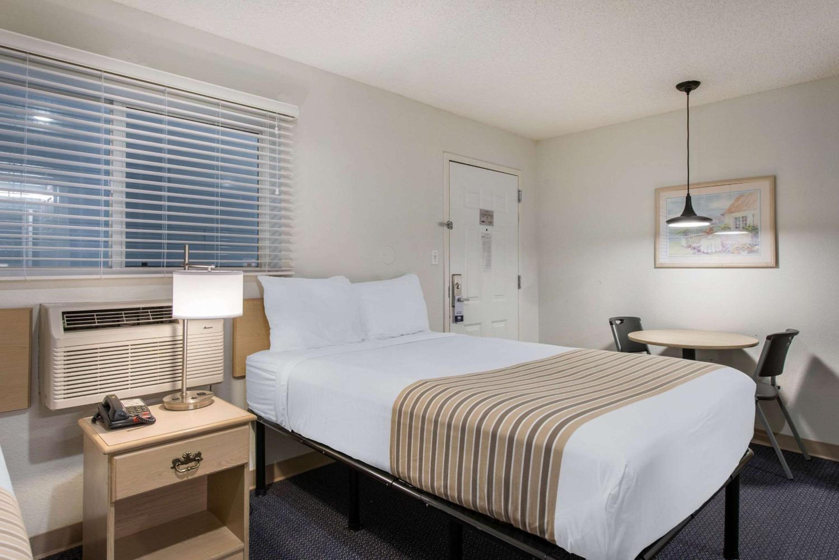 Double Room with Two Double Beds - Non-Smoking photo 1