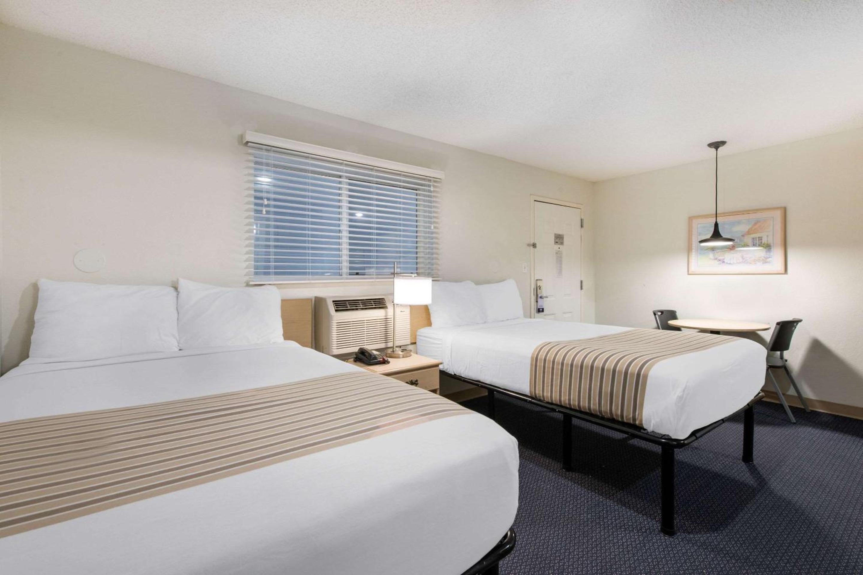 Double Room with Two Double Beds - Non-Smoking photo 2
