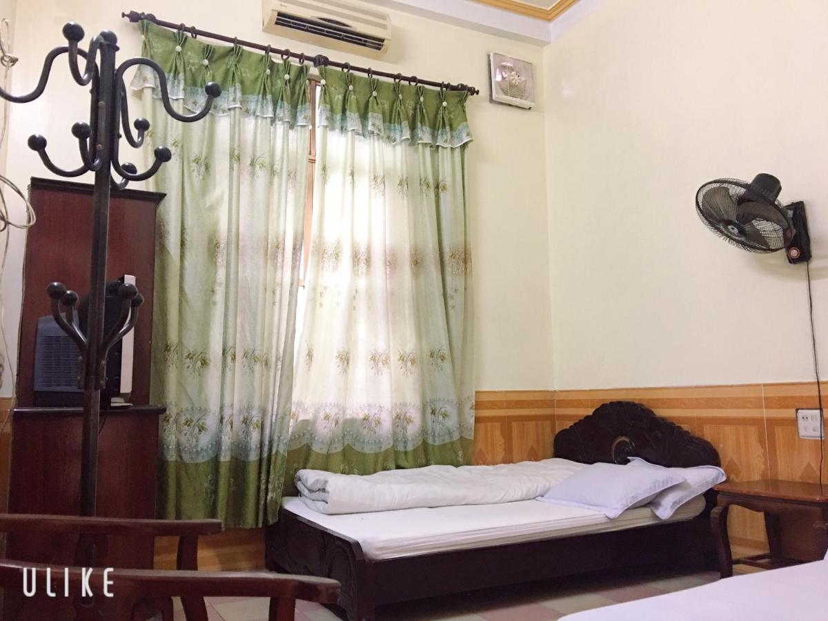 Standard Twin Room with Mountain View