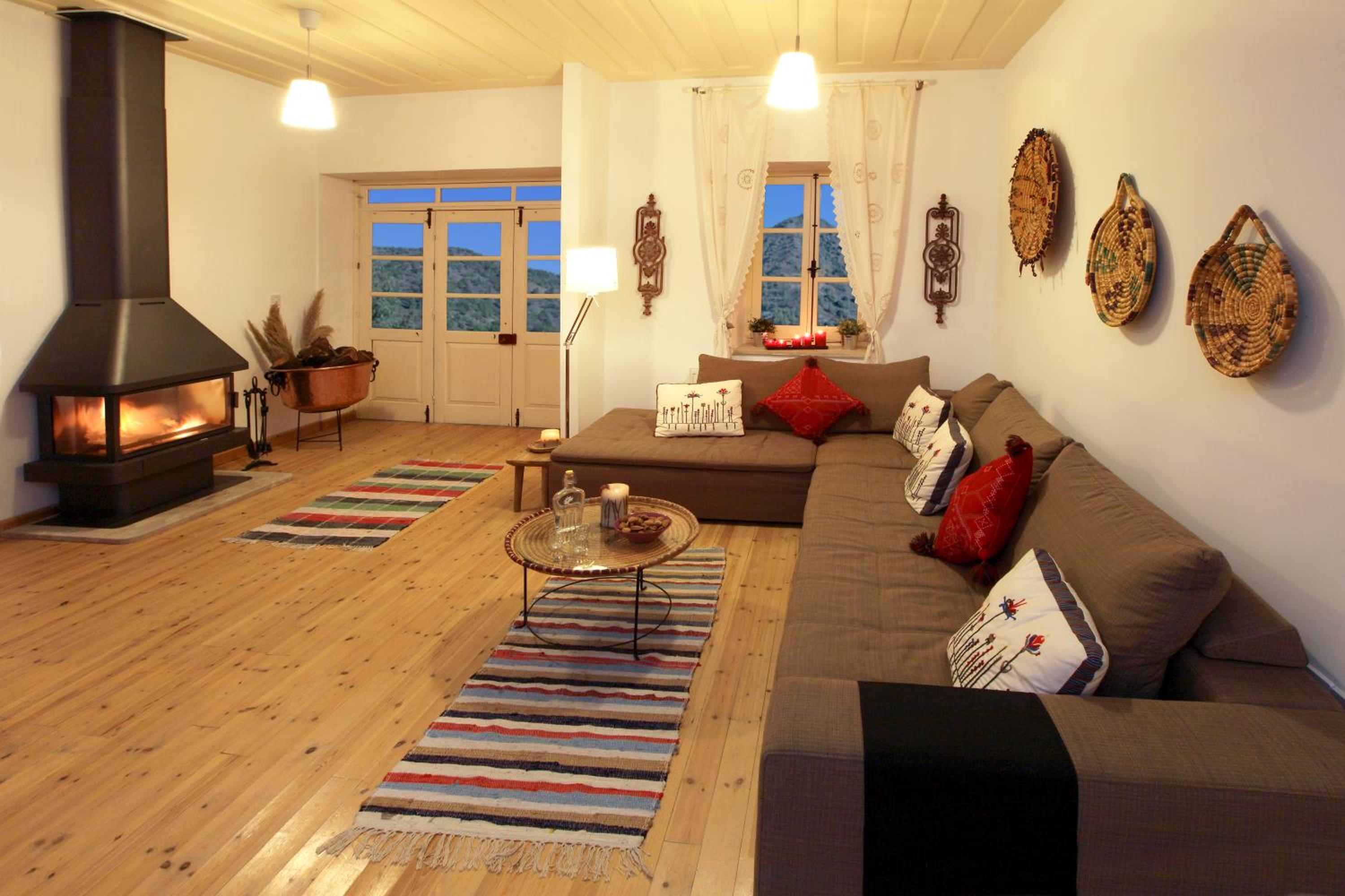 Three-Bedroom Apartment photo 2