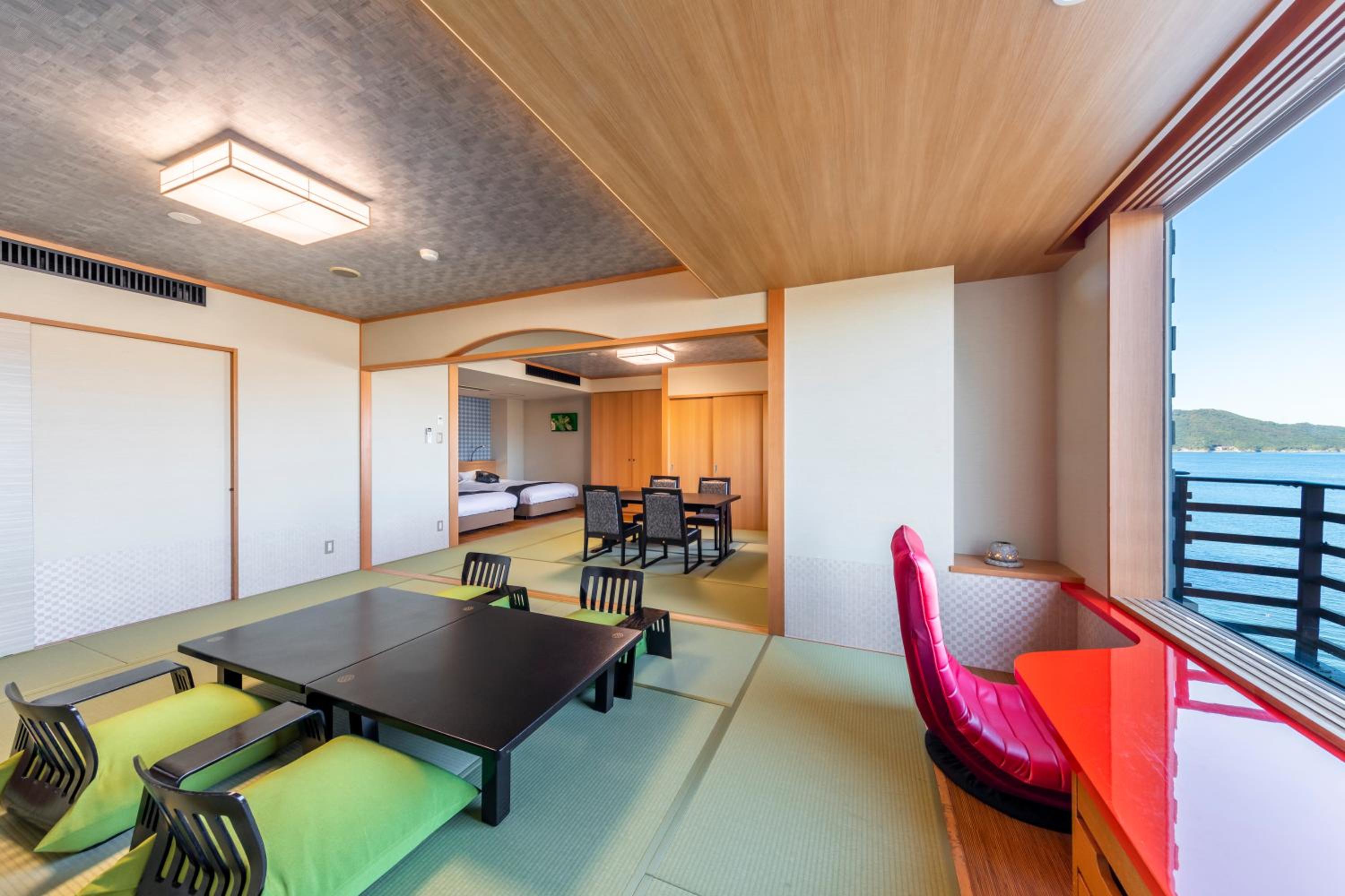 Deluxe Room with Tatami Area with Ocean View South Wing - Restaurant Dinner photo 1