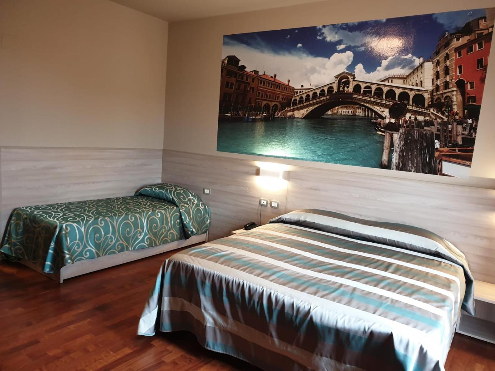 Triple Room - Photo 6