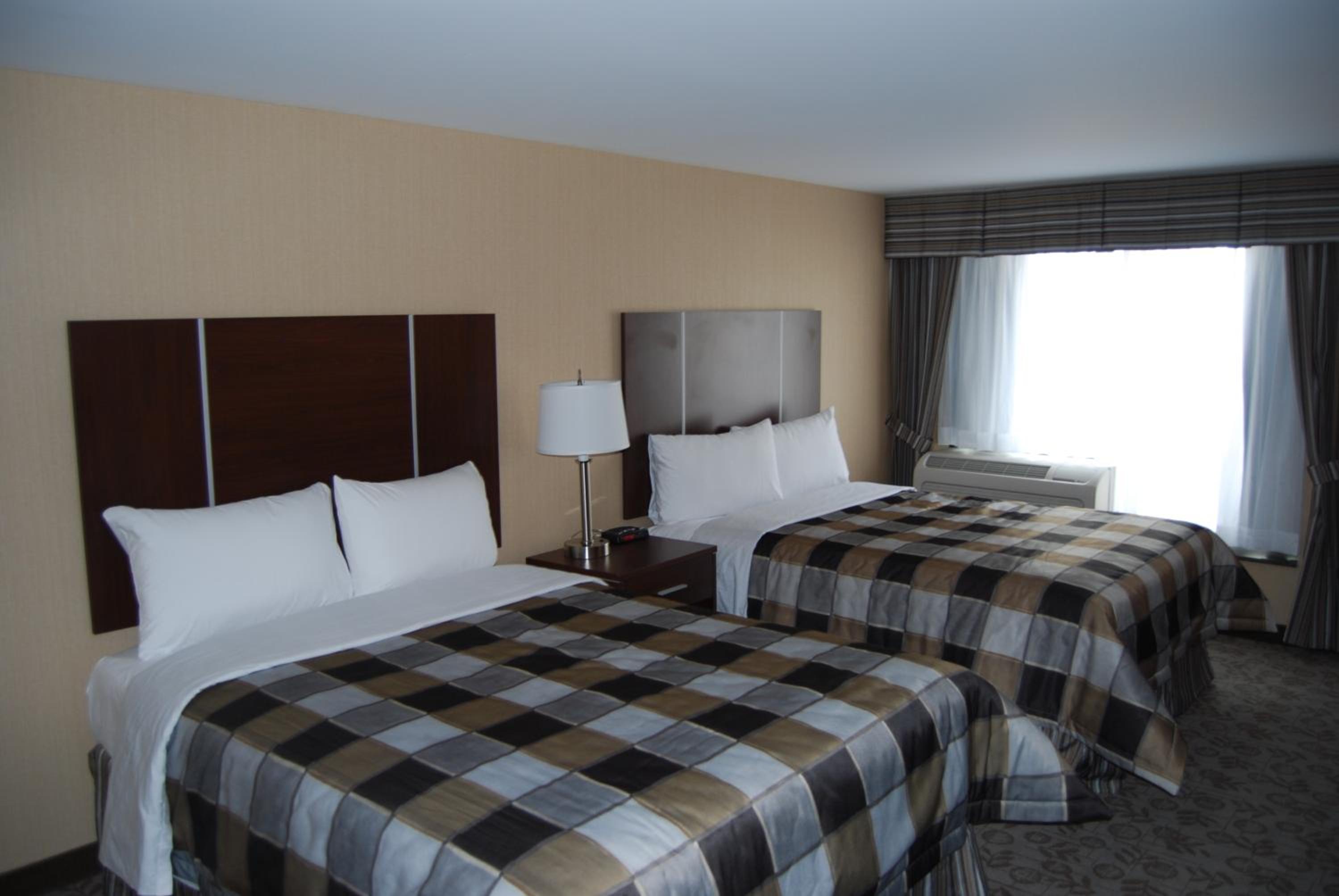 Queen Room with Two Queen Beds - Non-Smoking - Photo 1