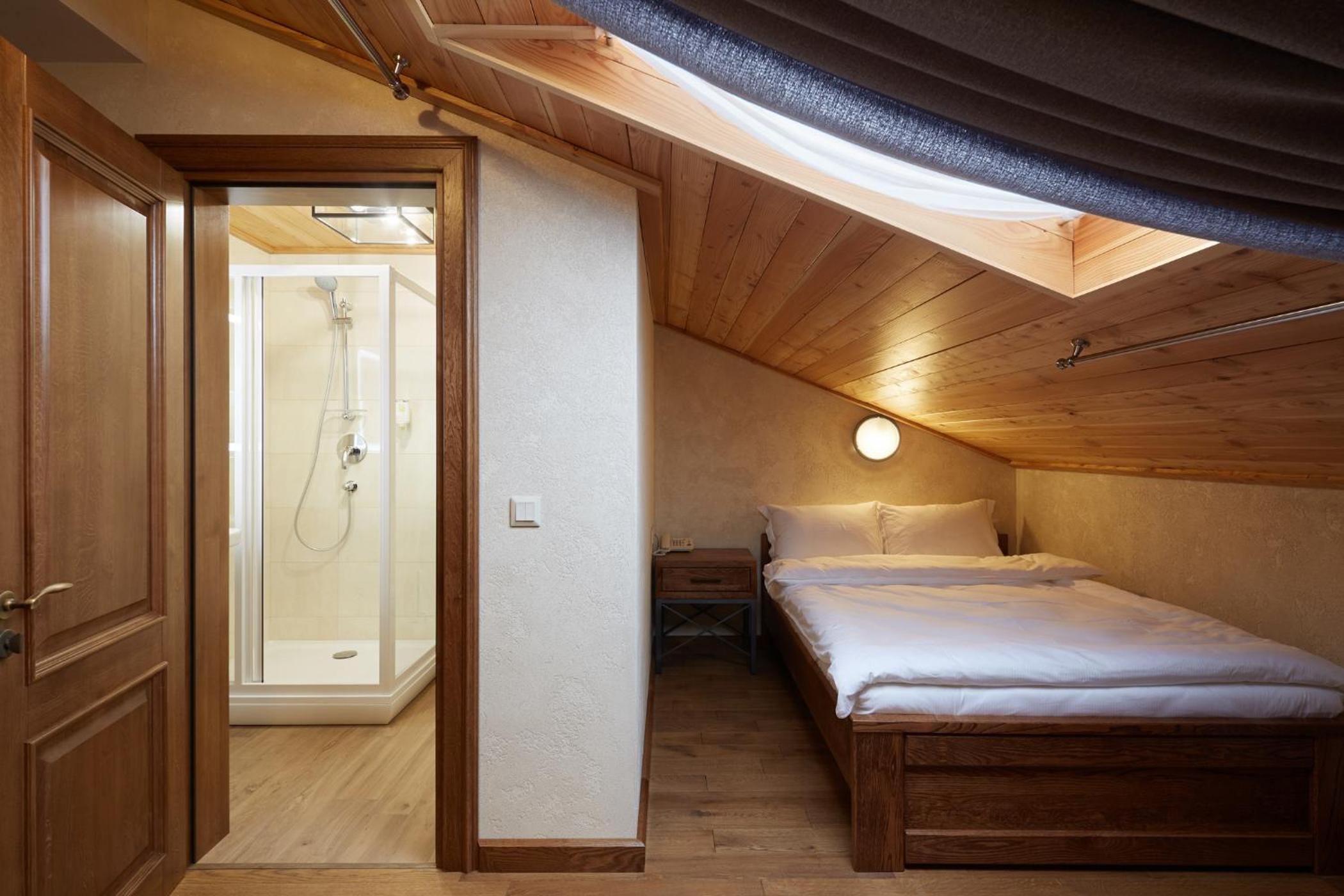 Budget Double Room photo 3