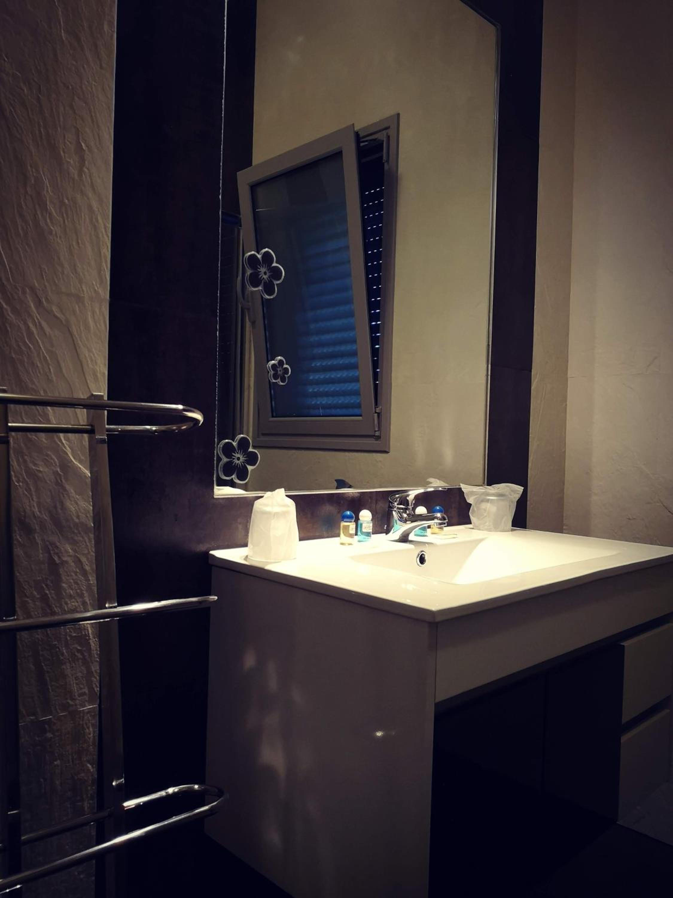 Double Room - Photo 2