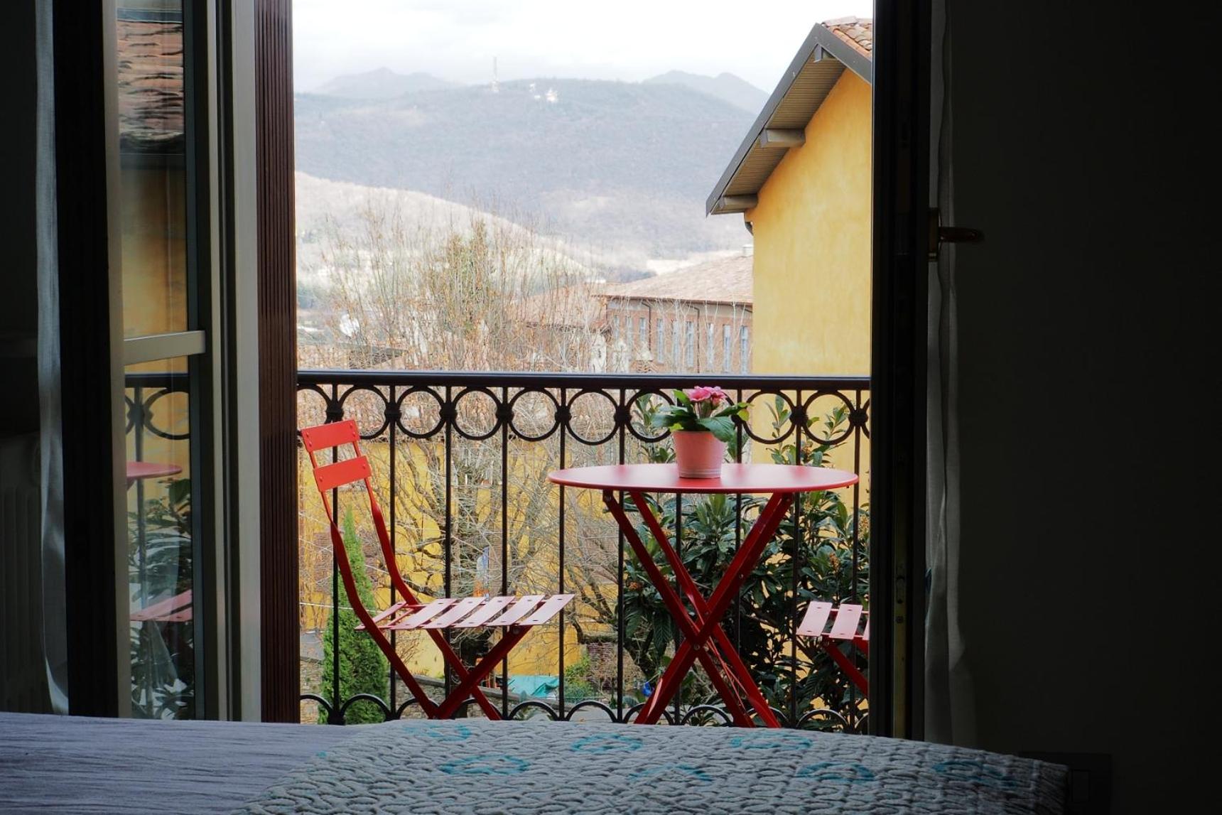 Studio with Balcony - Photo 25