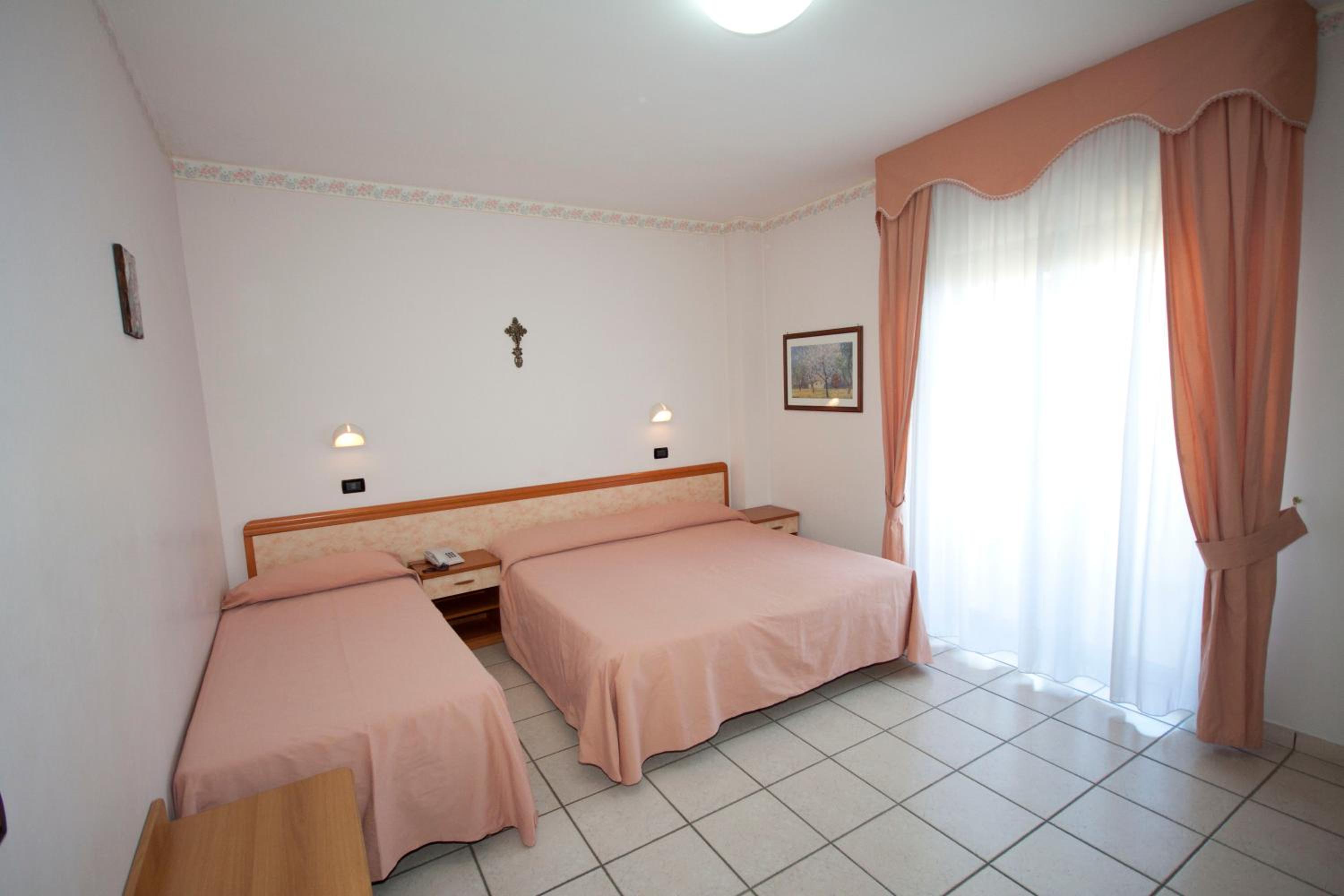 Triple Room photo 2