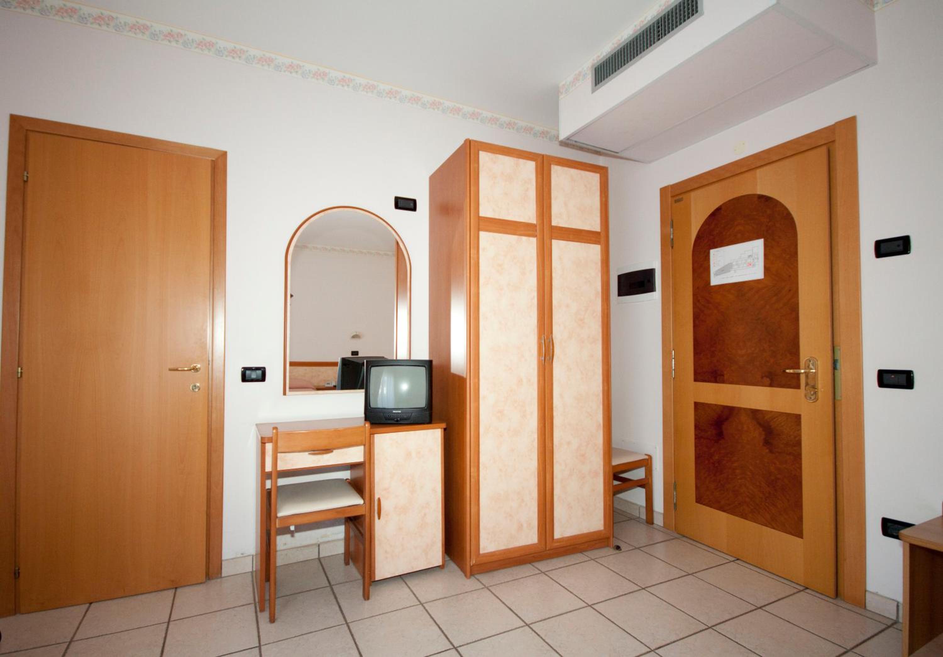 Superior Double or Twin Room photo 3