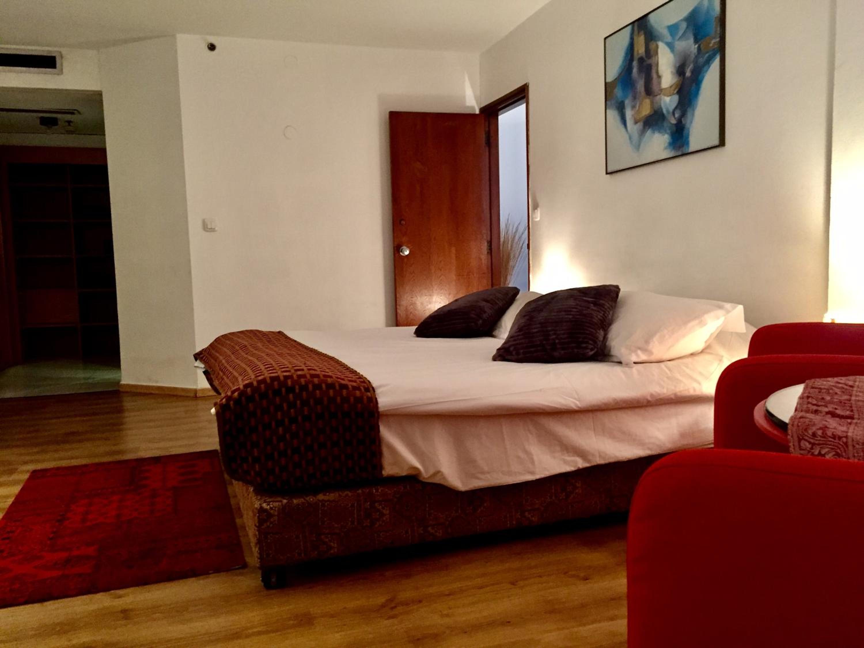 One-Bedroom Apartment with Balcony