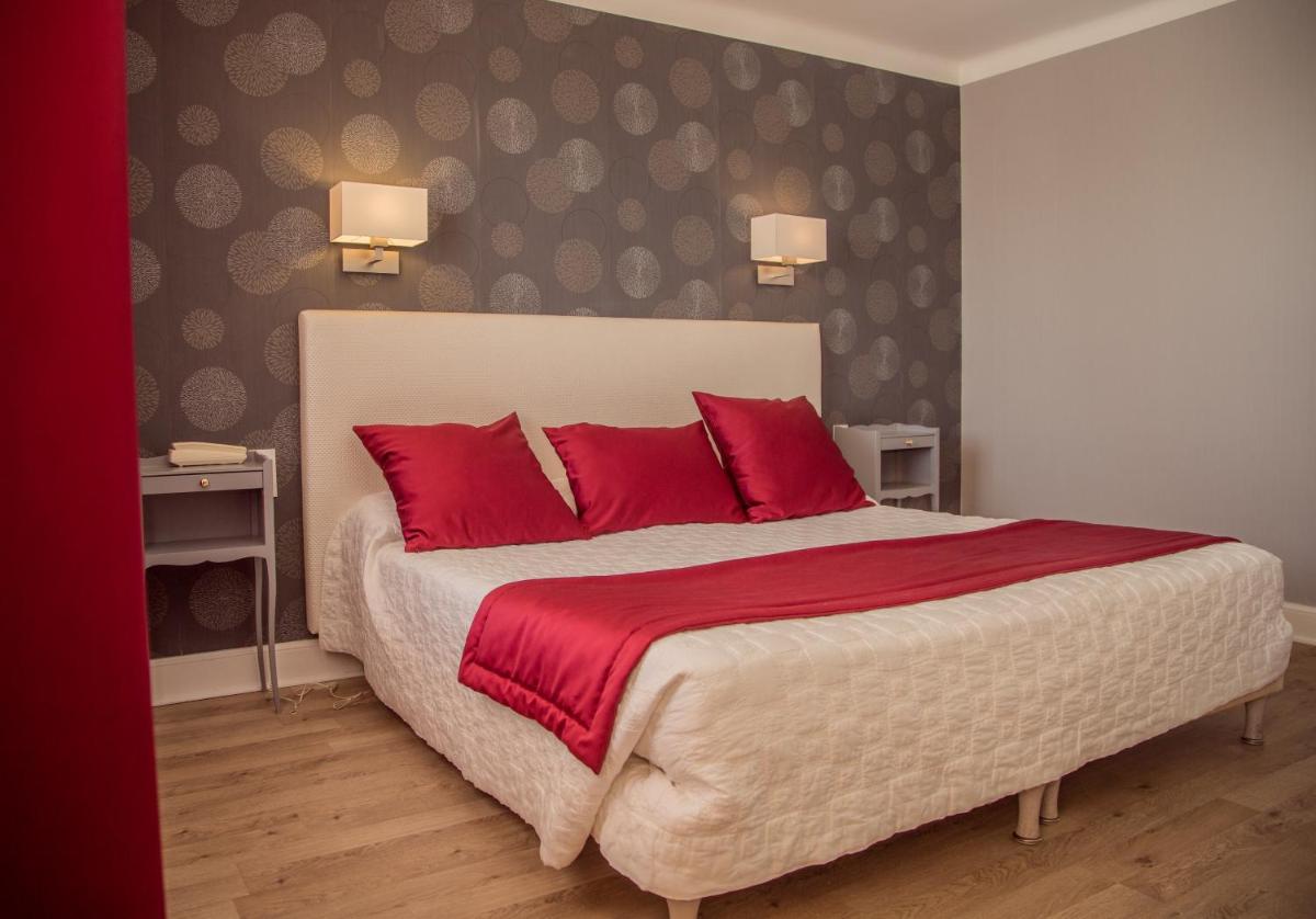 Standard Double Room with Terrace - Pond Front View photo 1