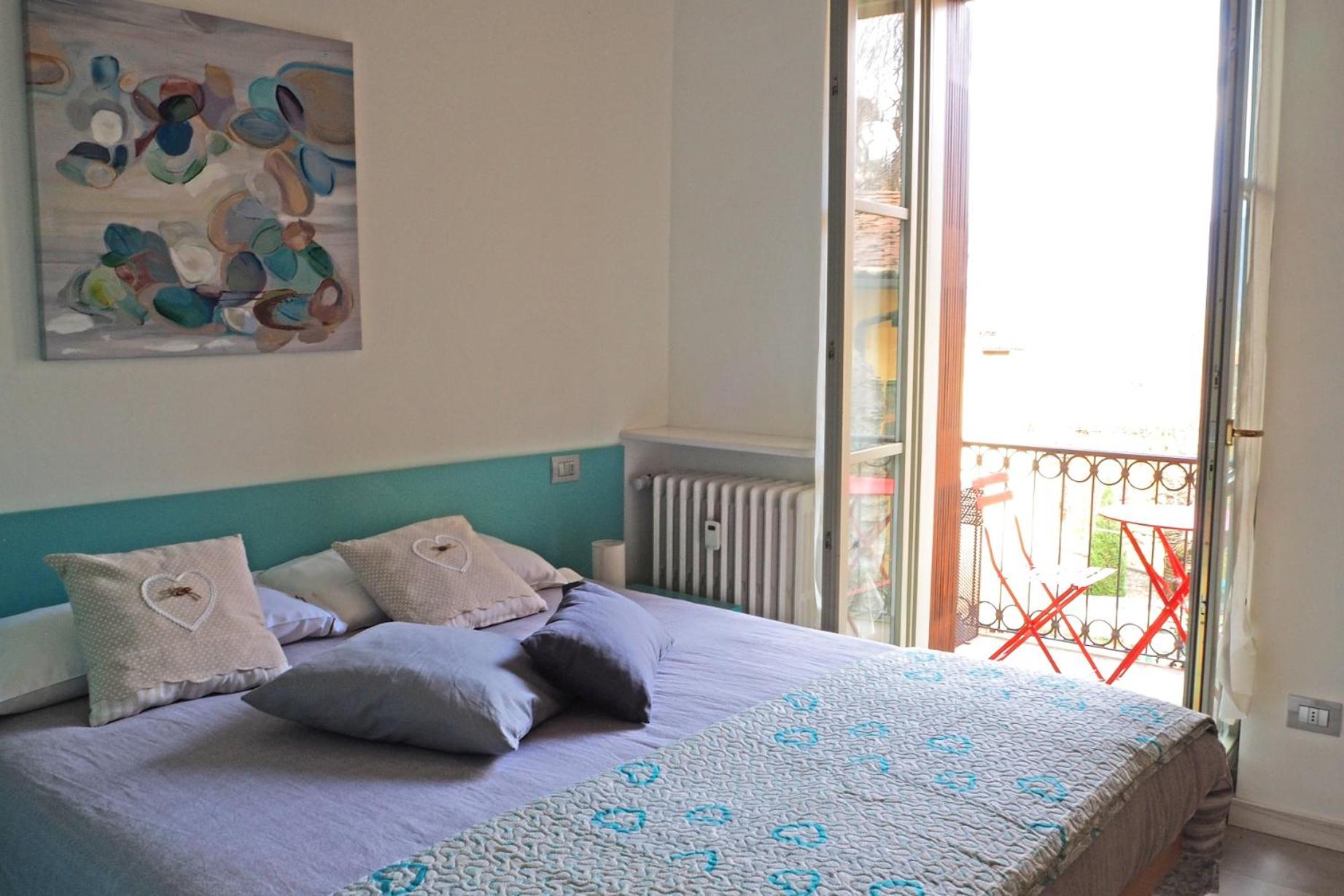 Studio with Balcony - Photo 27