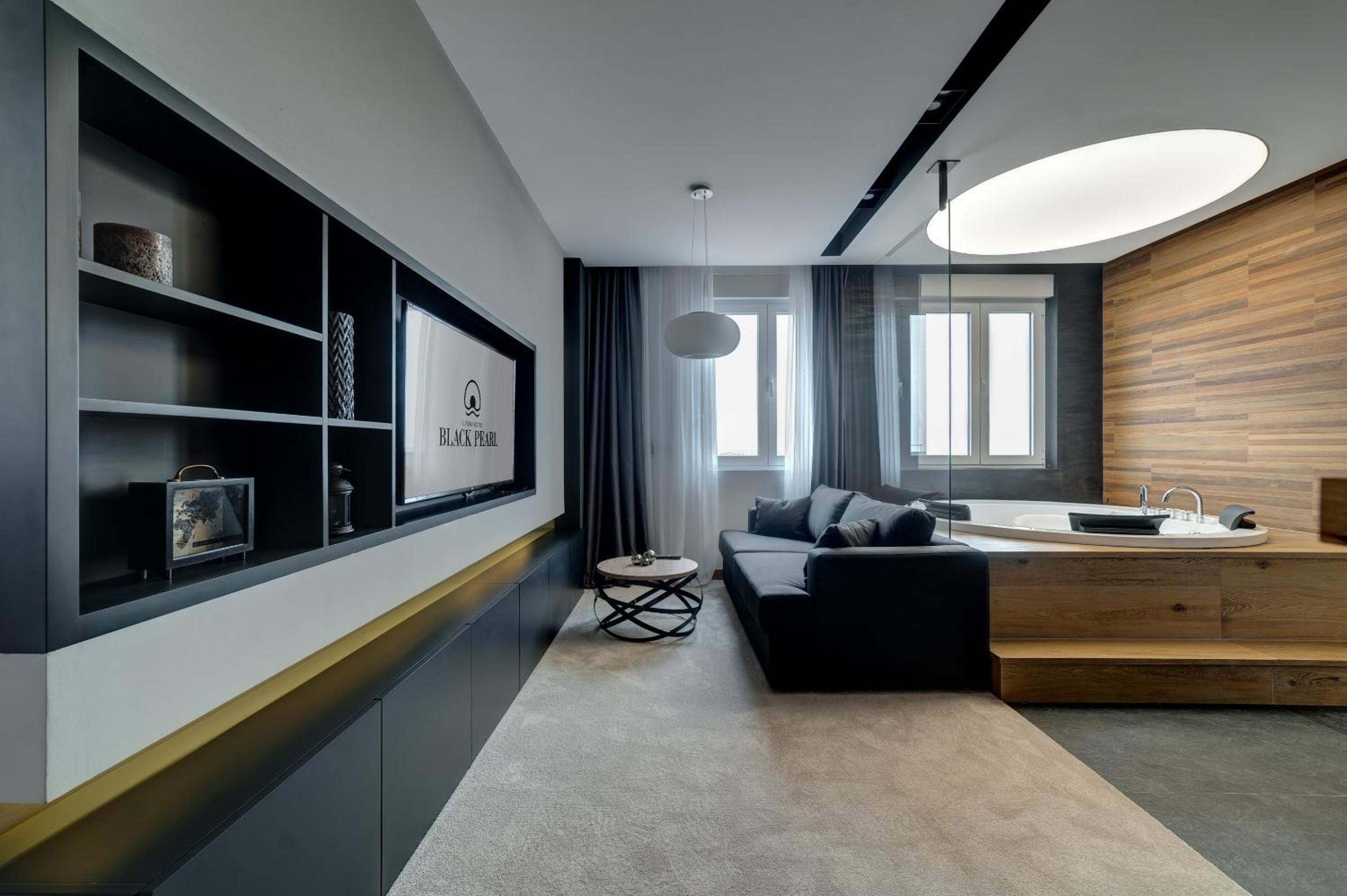 Suite with Spa Bath photo 1