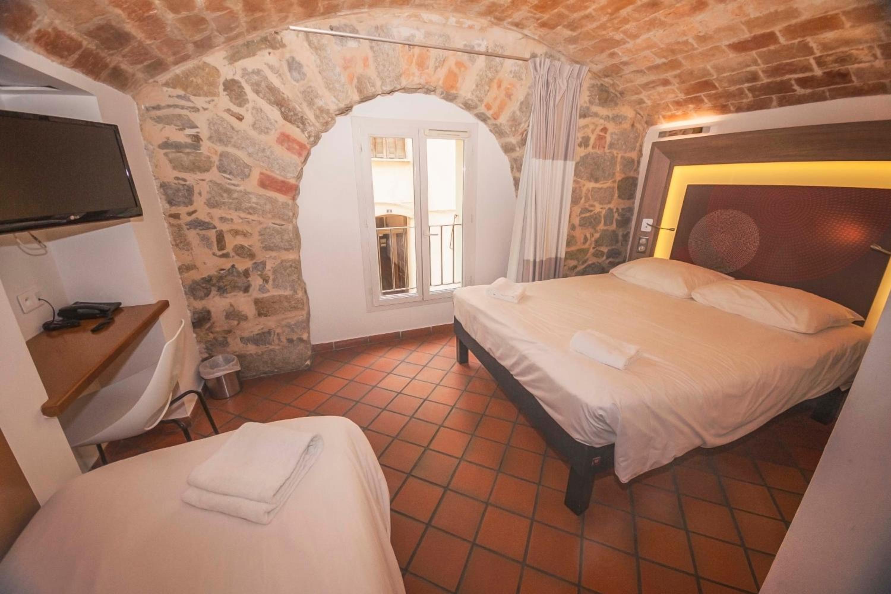 Triple Room (1 Double Bed + 1 Single Bed)