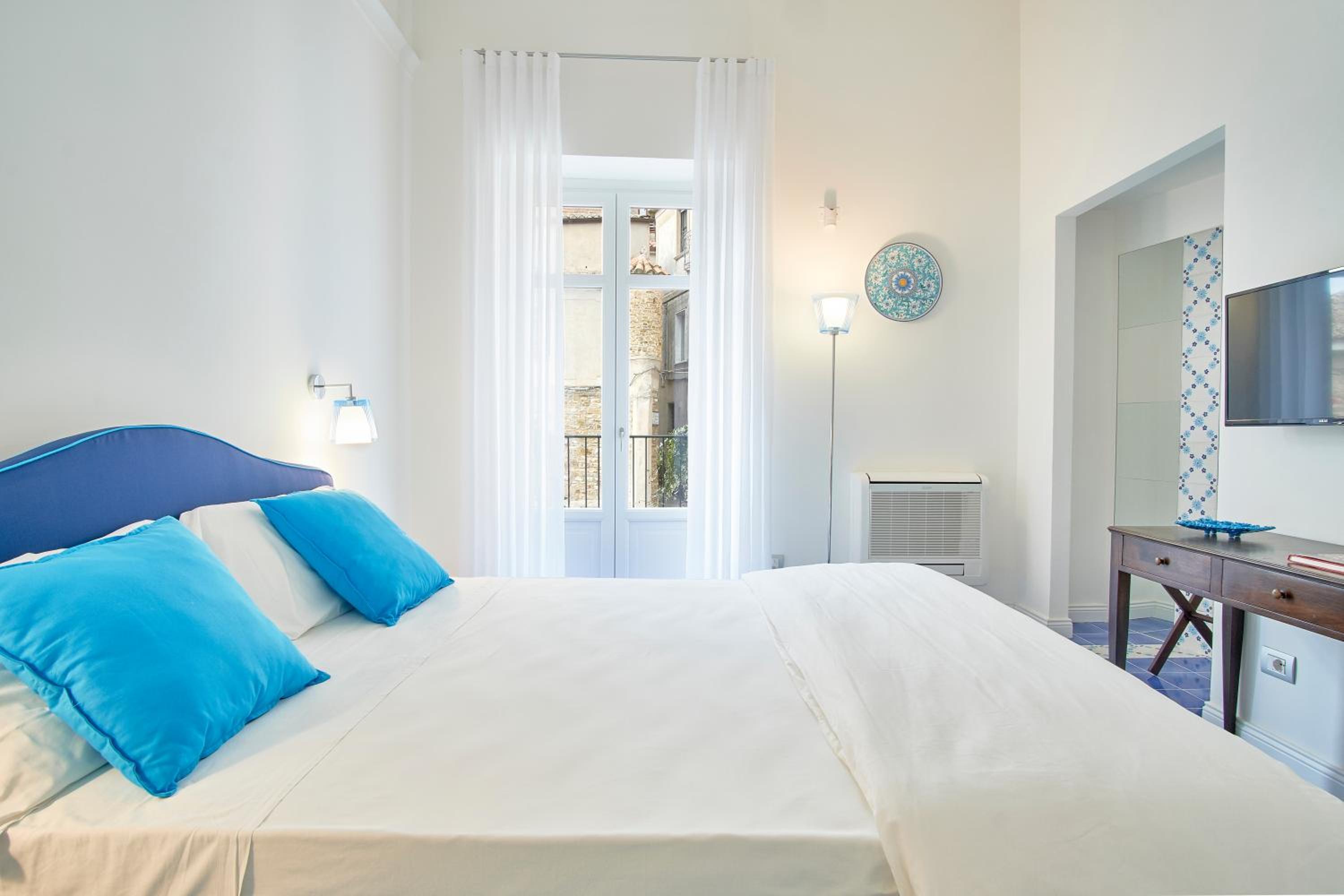 Standard Double Room - Photo 22