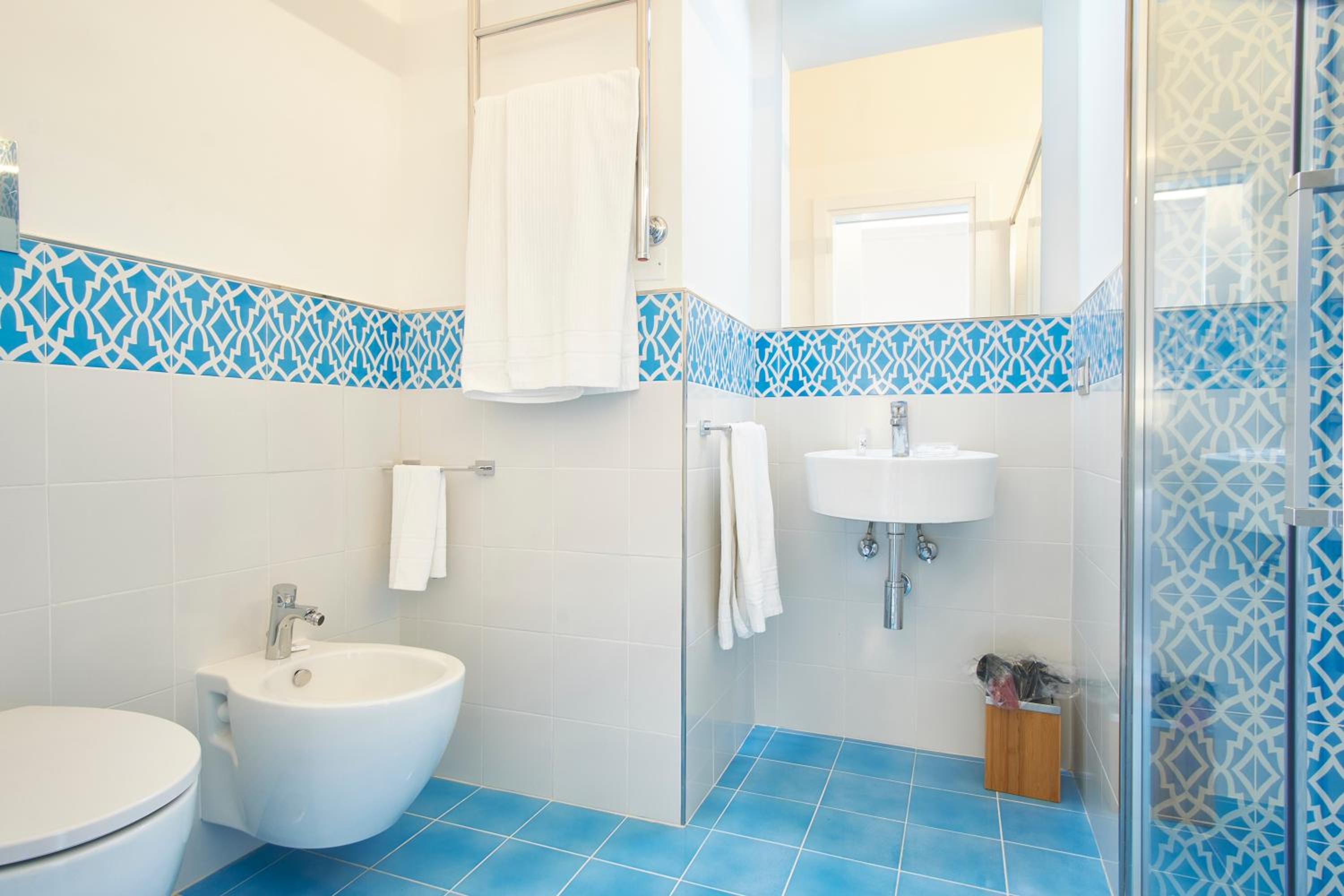 Standard Double Room - Photo 14