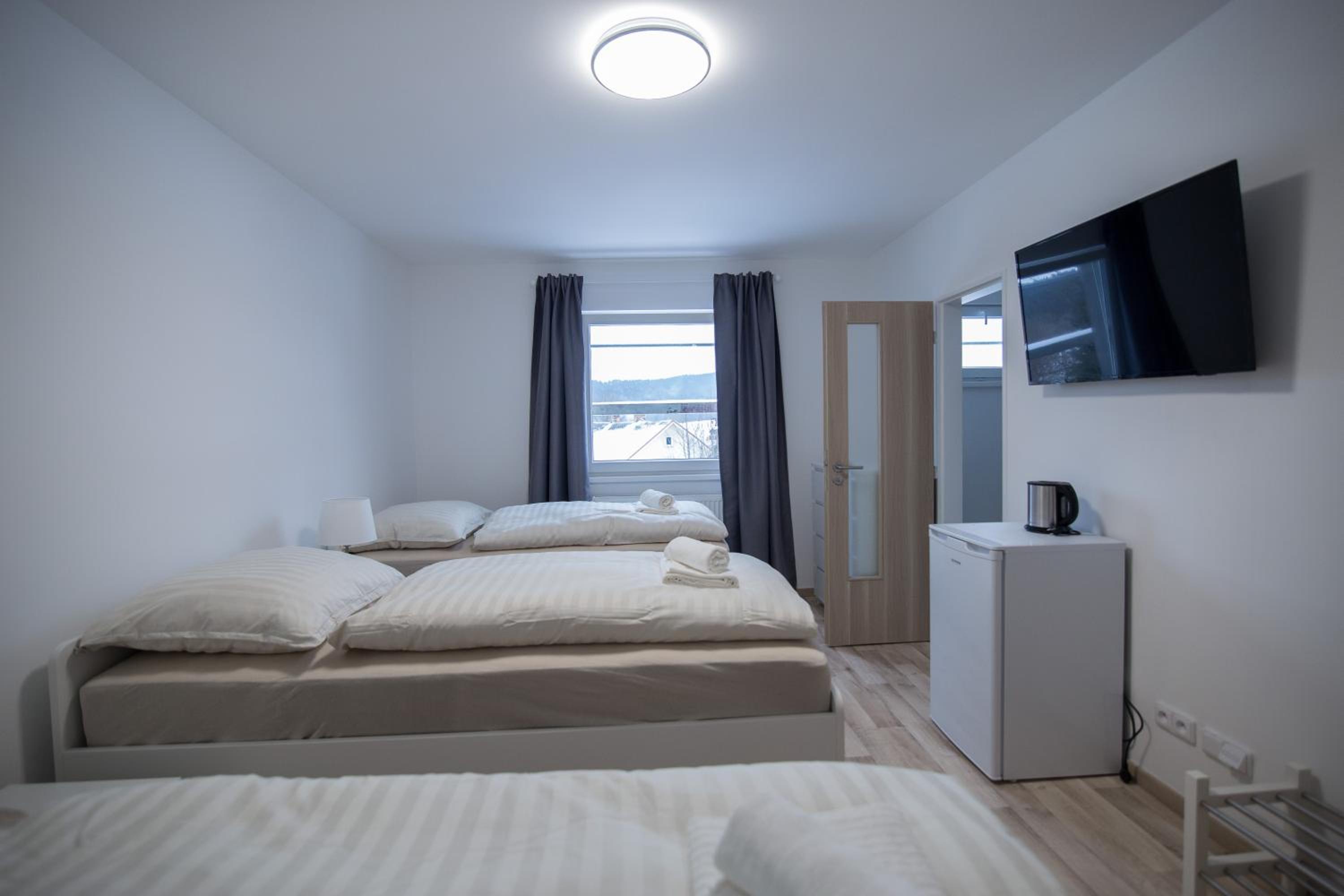One-Bedroom Apartment - Photo 2