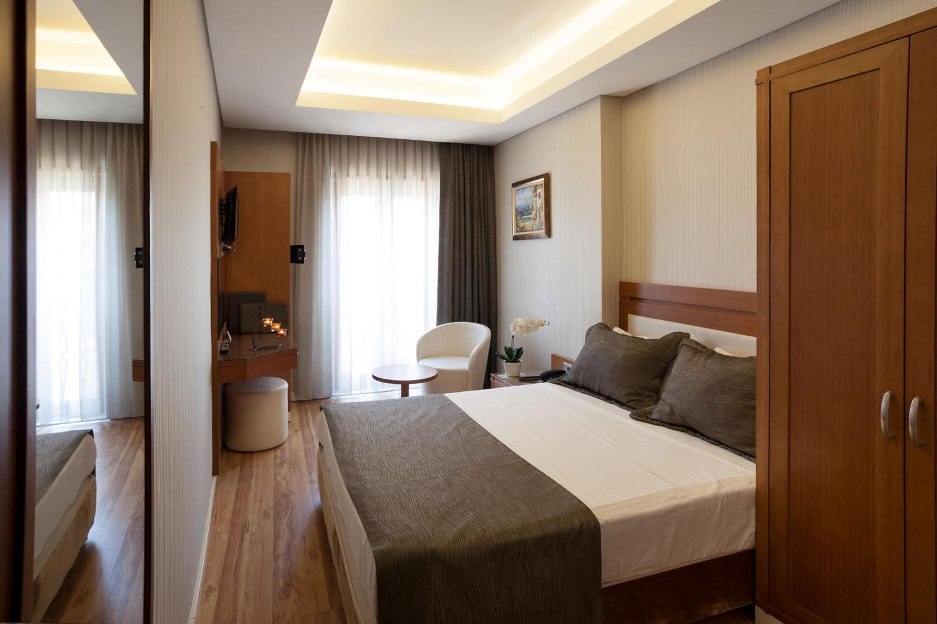 Standard Double or Twin Room photo 1