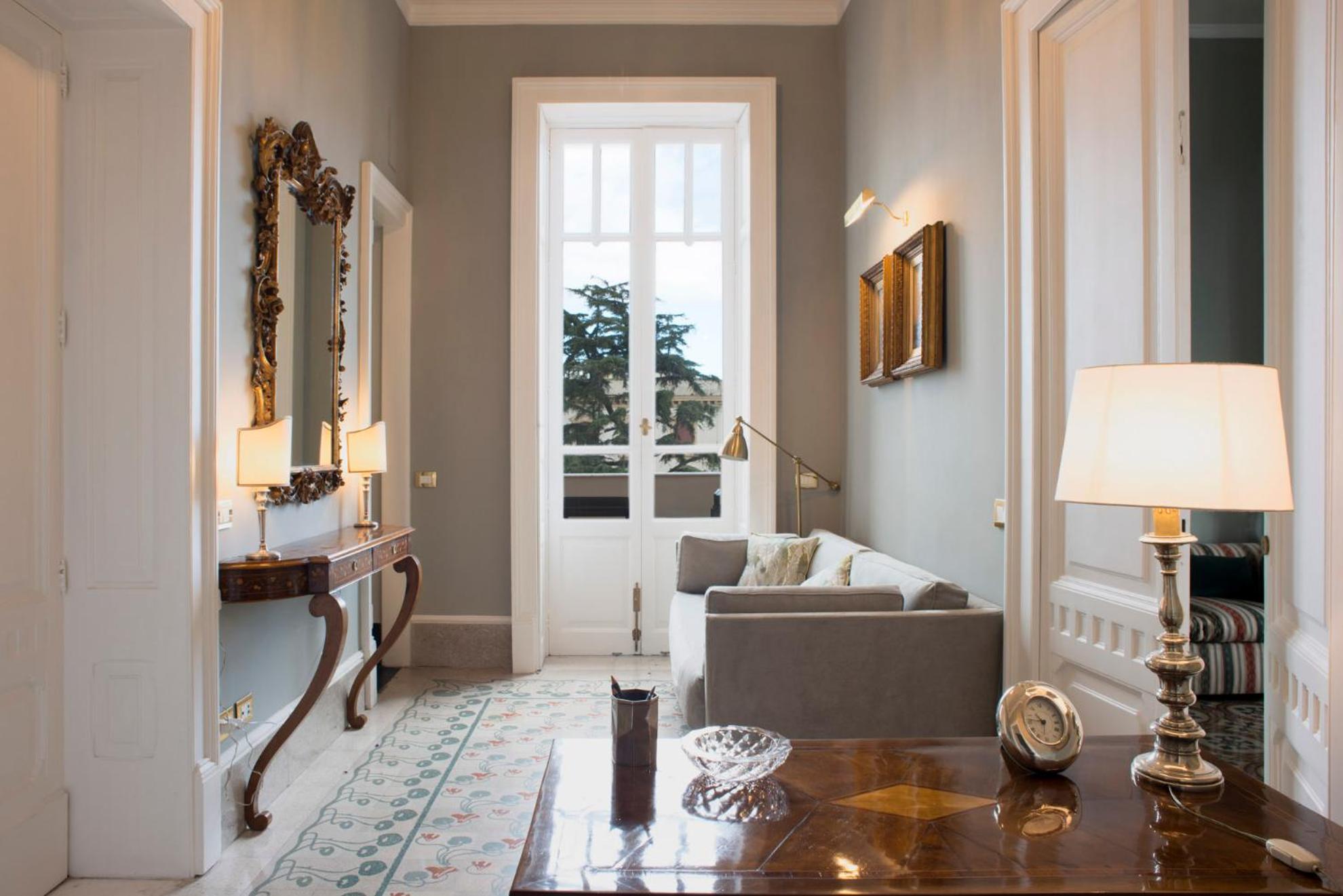 Suite - Photo 19