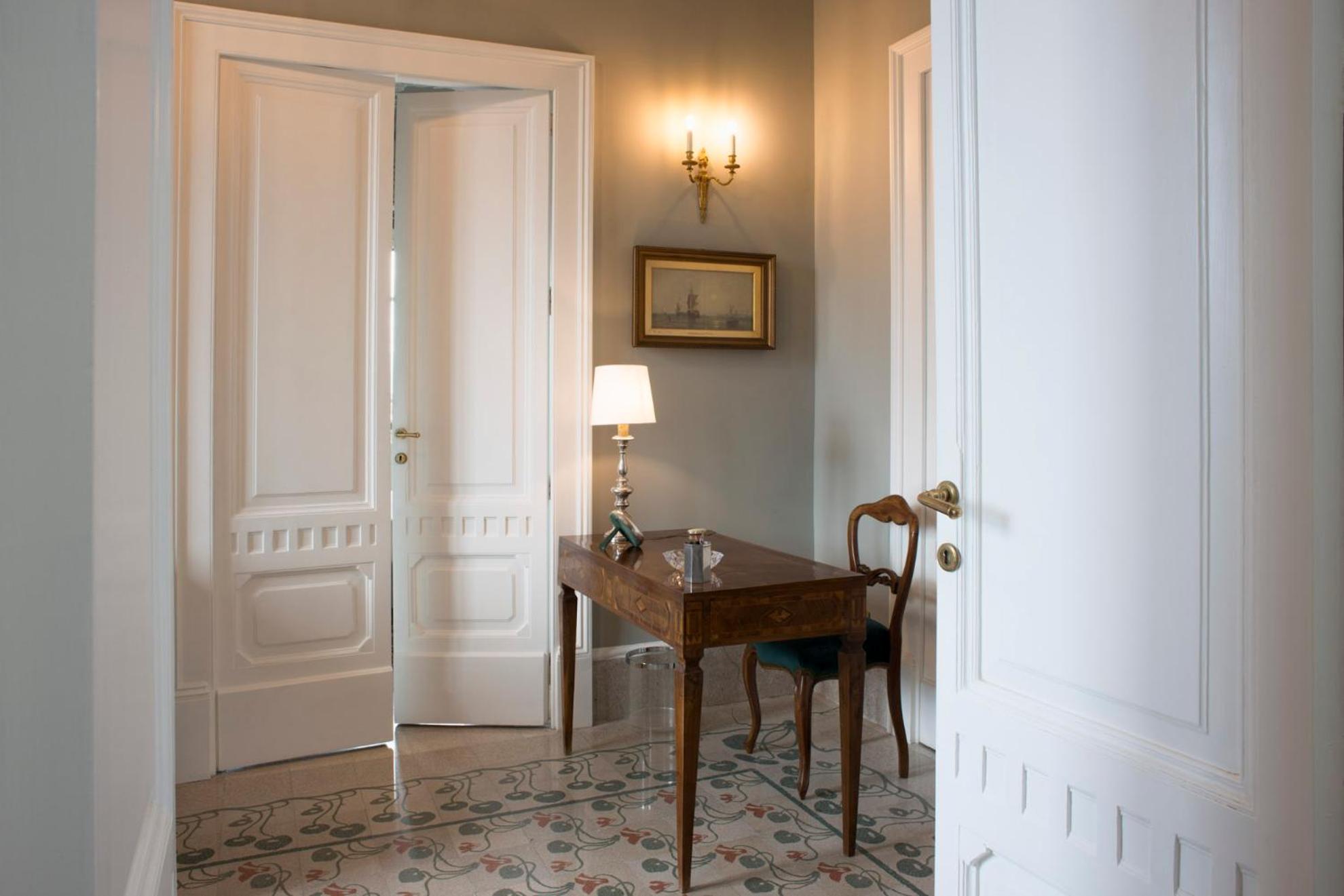 Suite - Photo 20