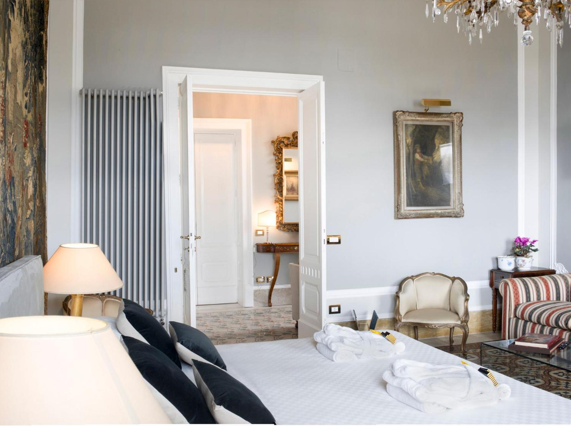 Suite - Photo 27