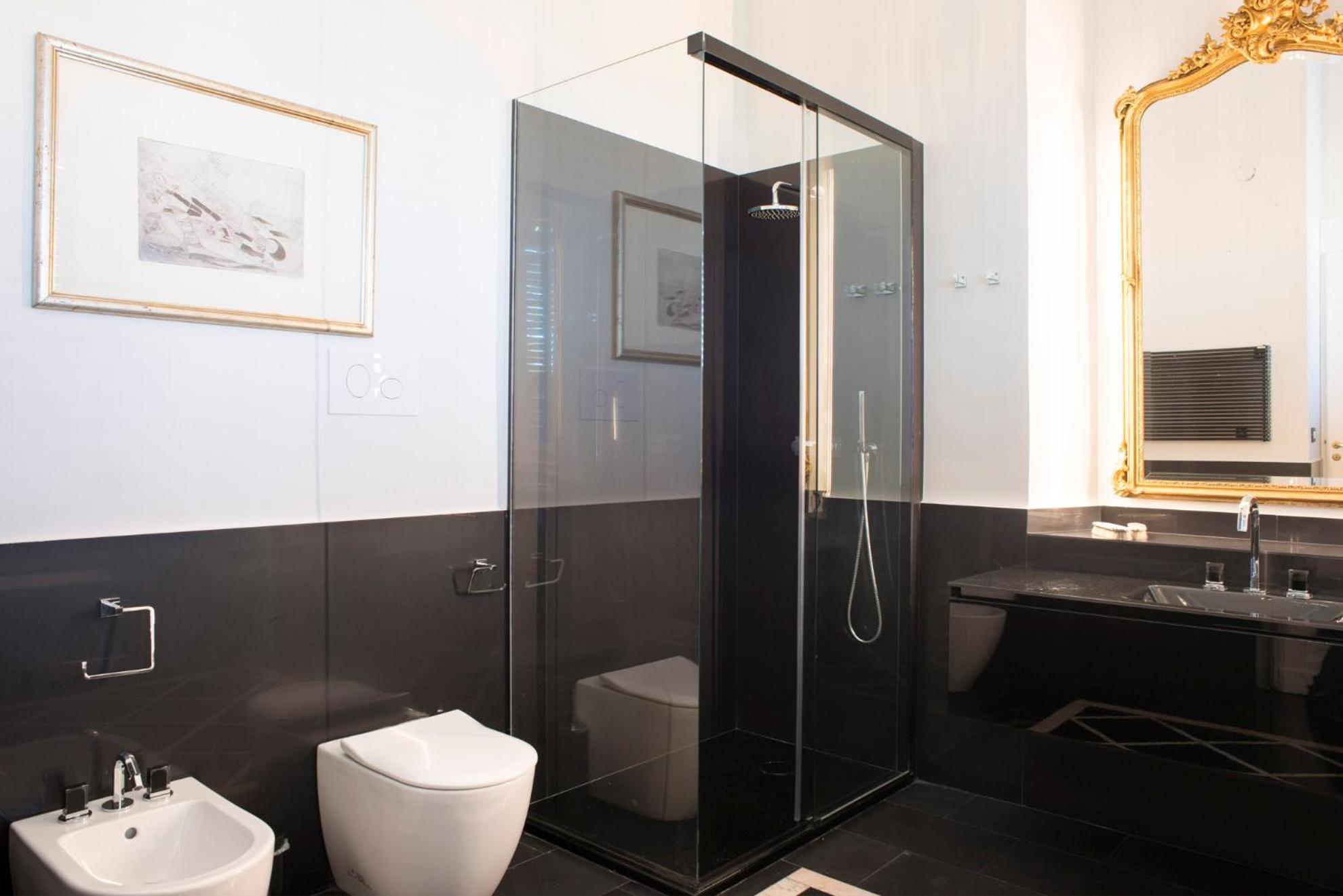 Suite - Photo 33