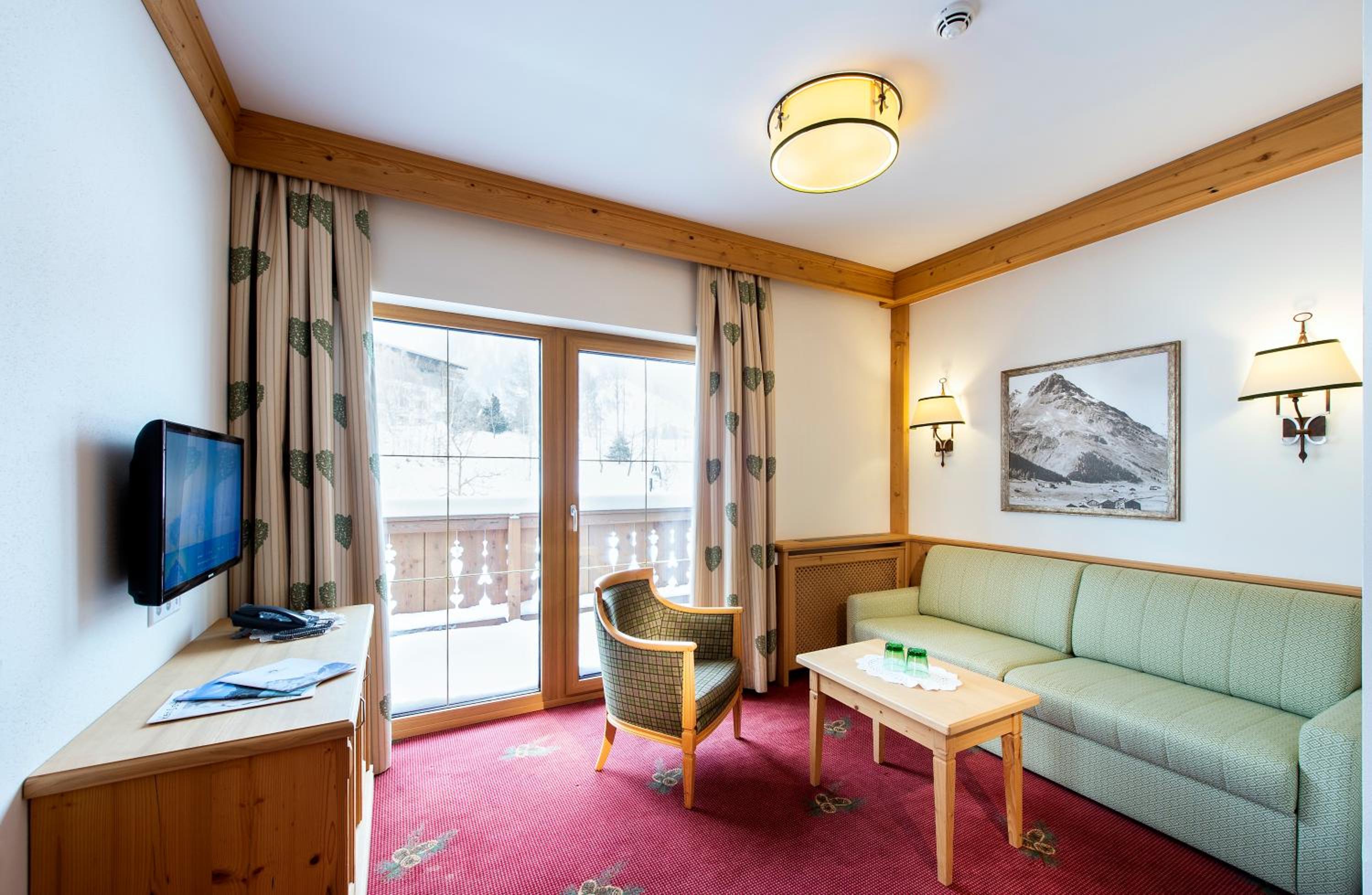 Deluxe Suite - Photo 2