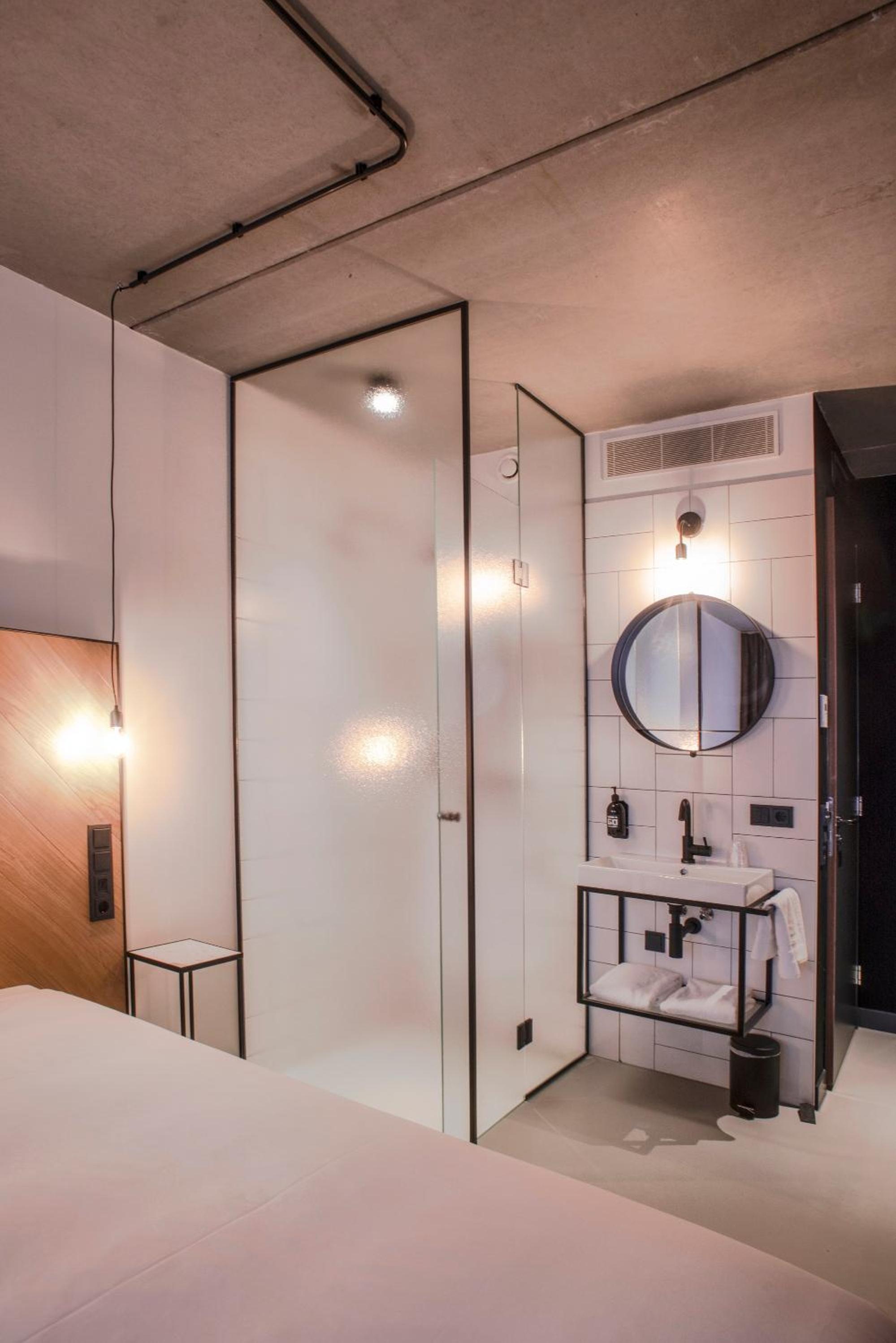 Standard Double Room - Photo 10