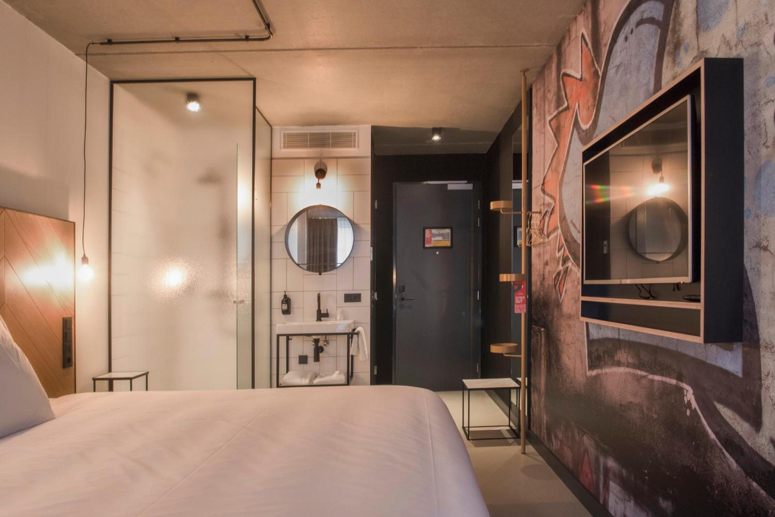 Standard Double Room - Photo 8