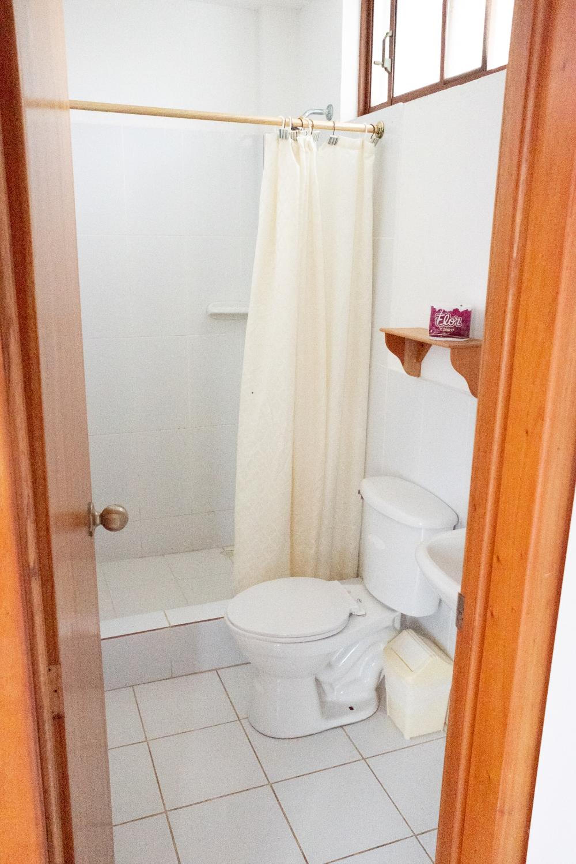 Twin Room with Private Bathroom photo 3