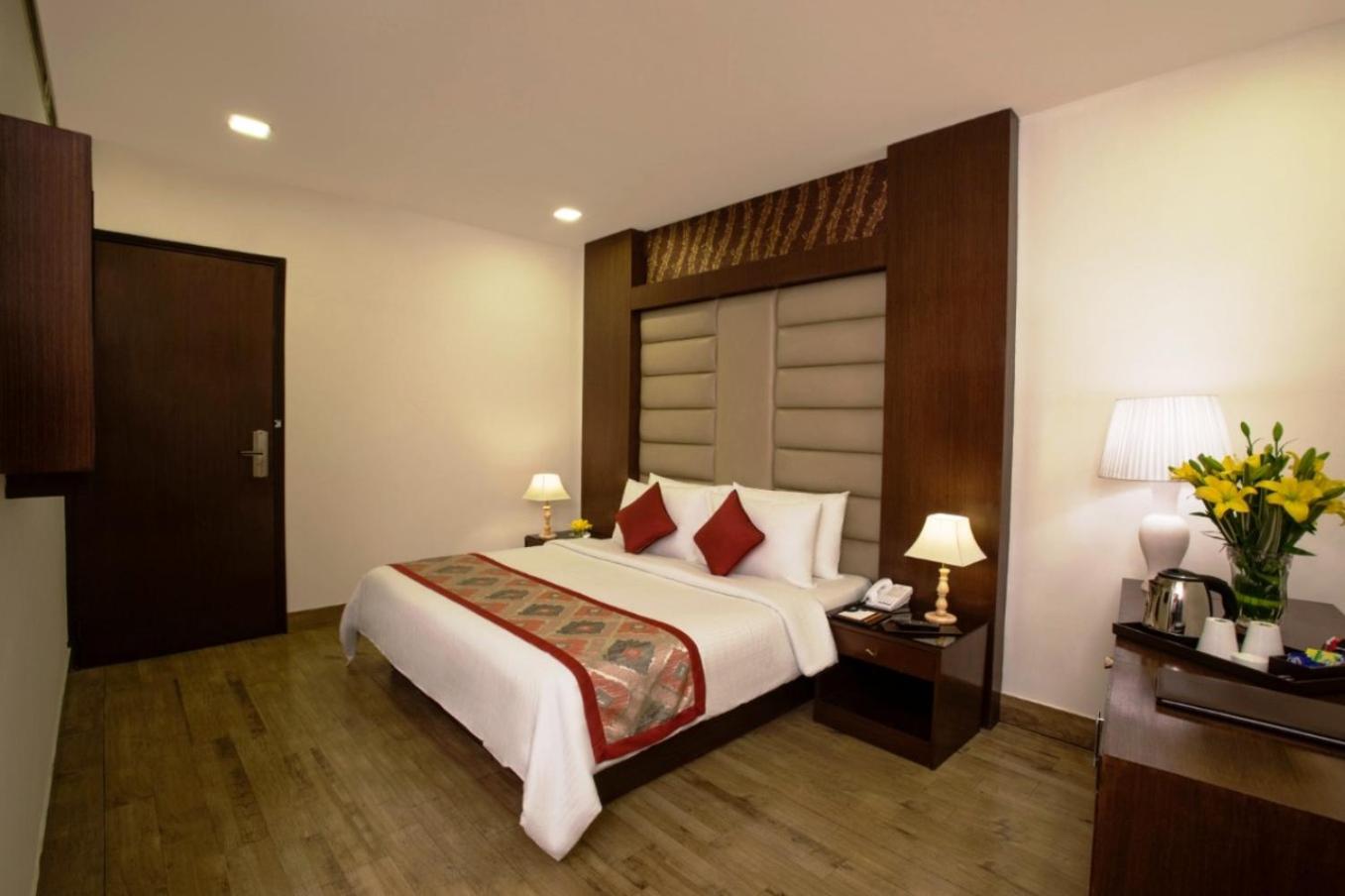 Standard King Room photo 2