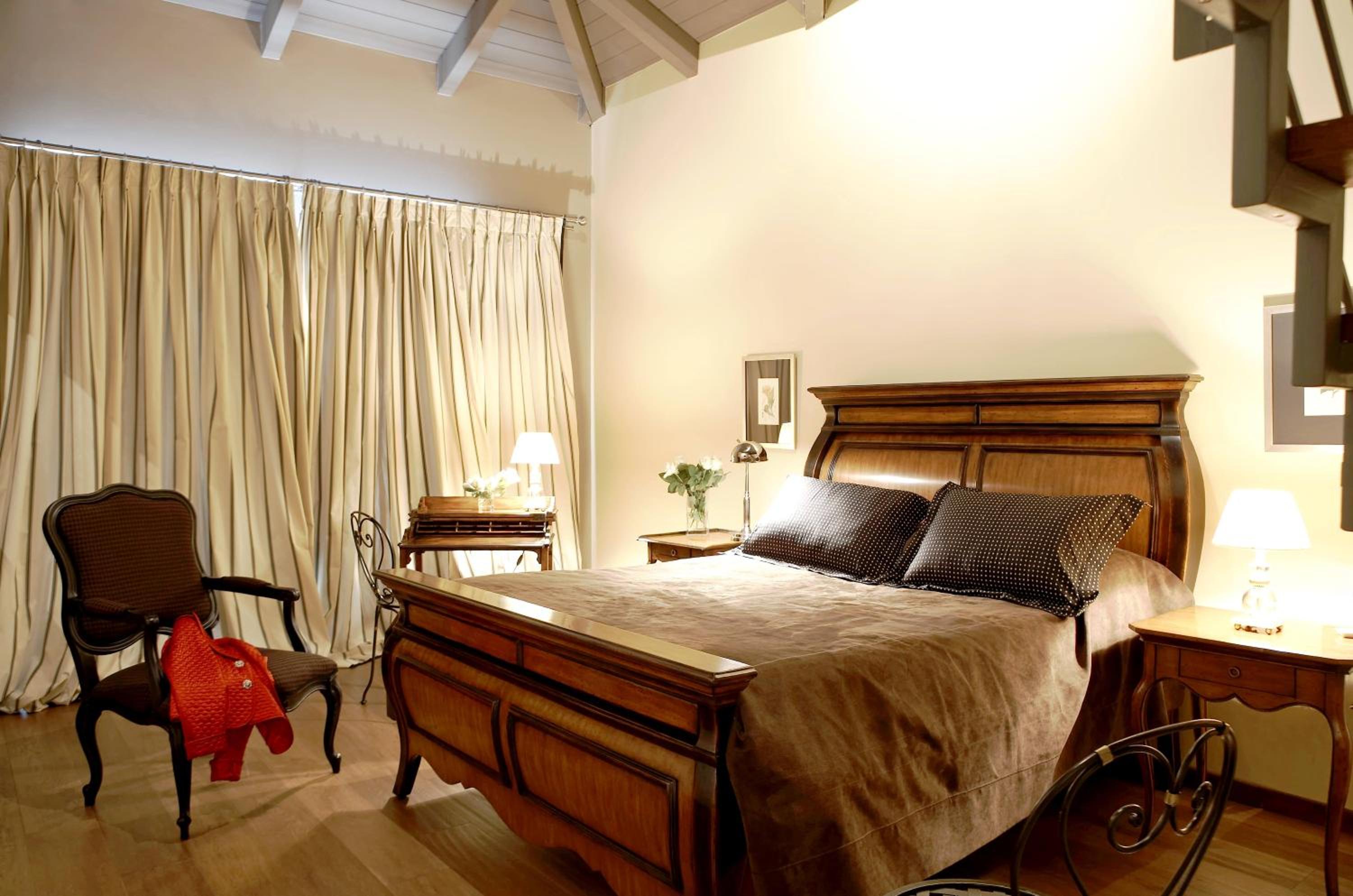 Premium Double with Fireplace and Attic photo 2