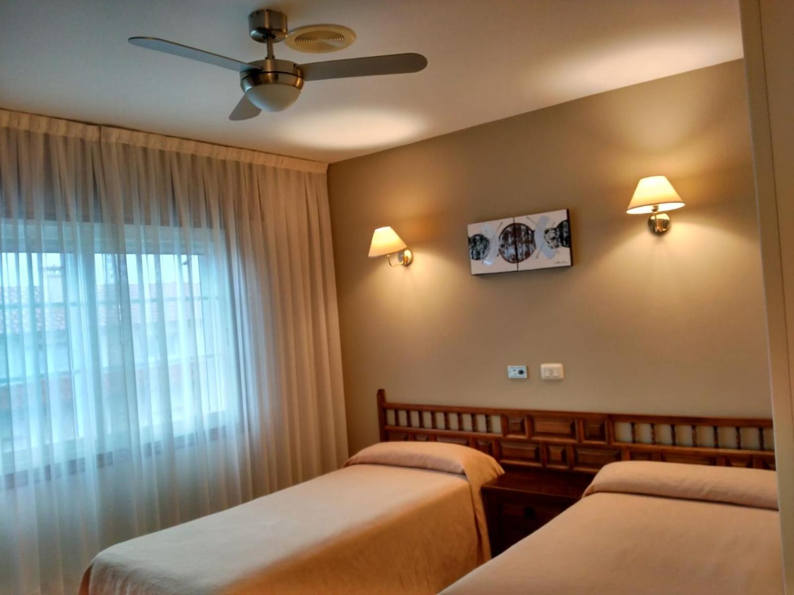 Twin Room - Photo 3