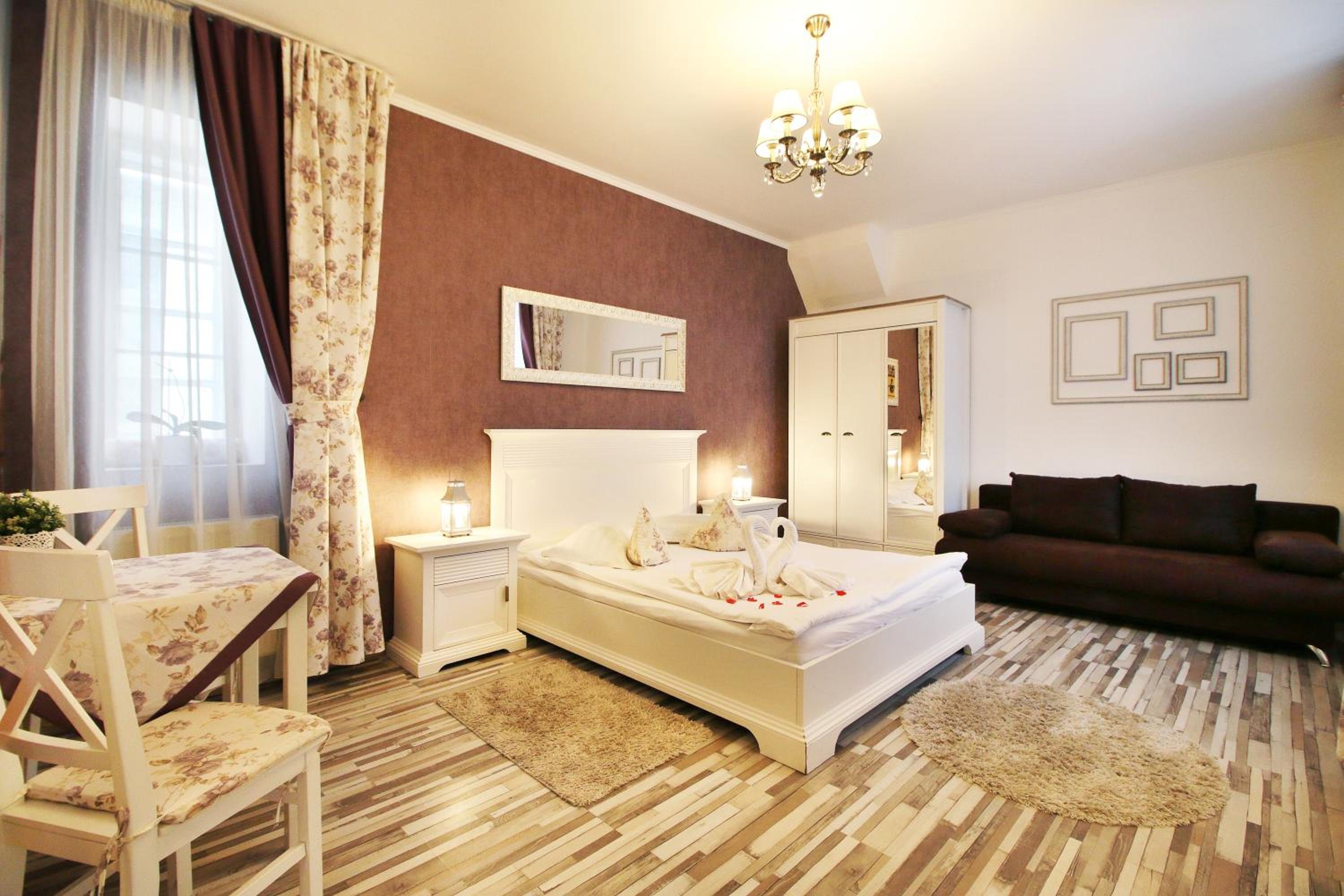 King Studio with Sofa Bed