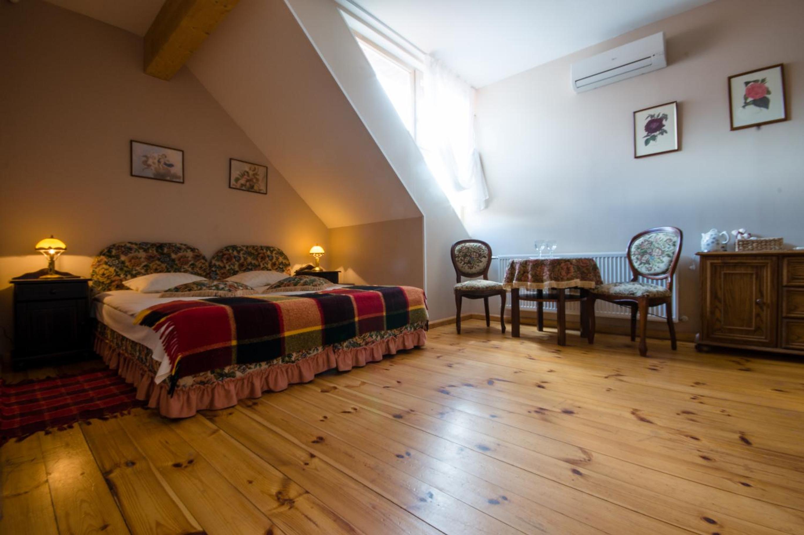 Double or Twin Room - Photo 3