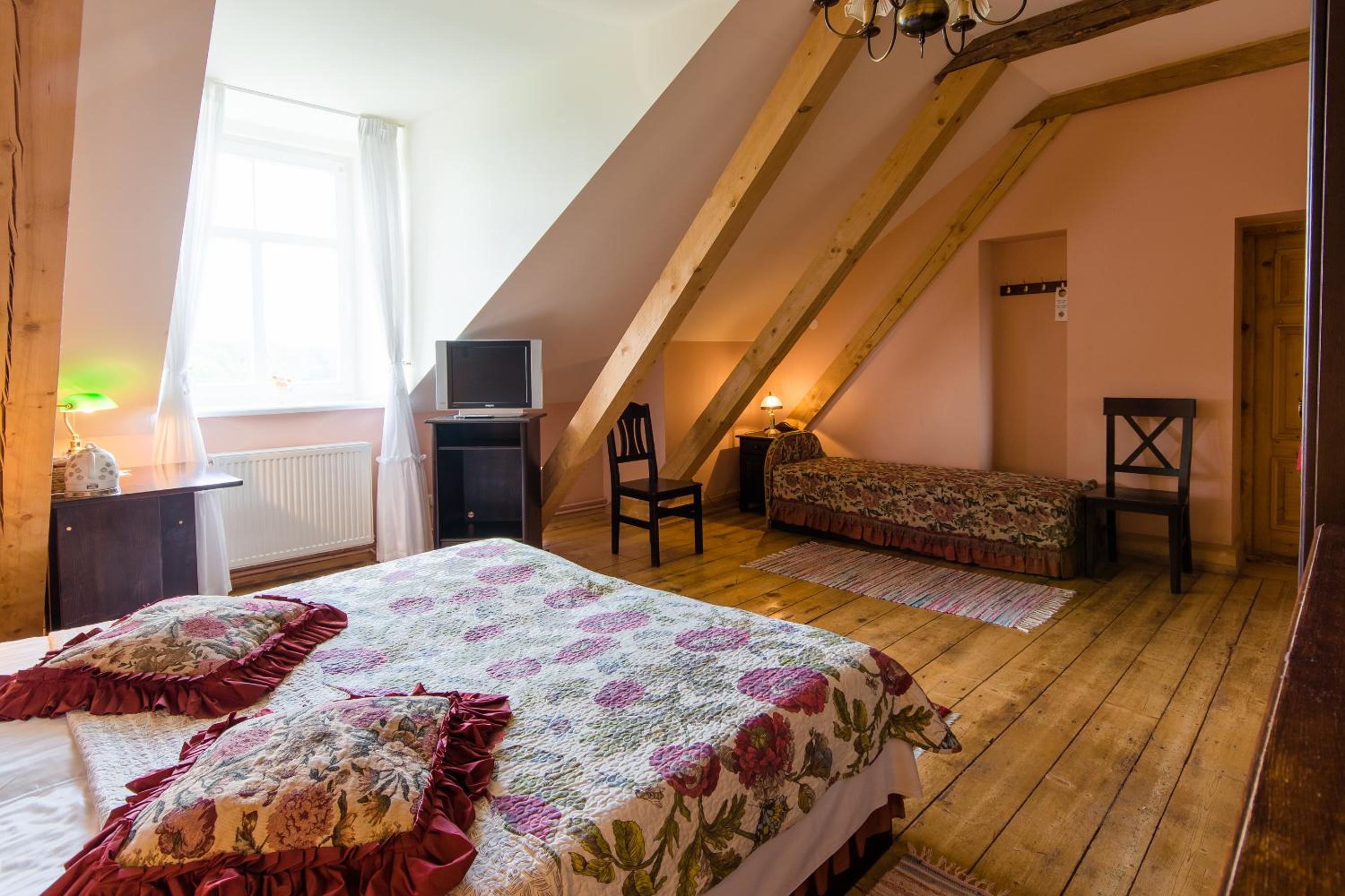 Double or Twin Room - Photo 6